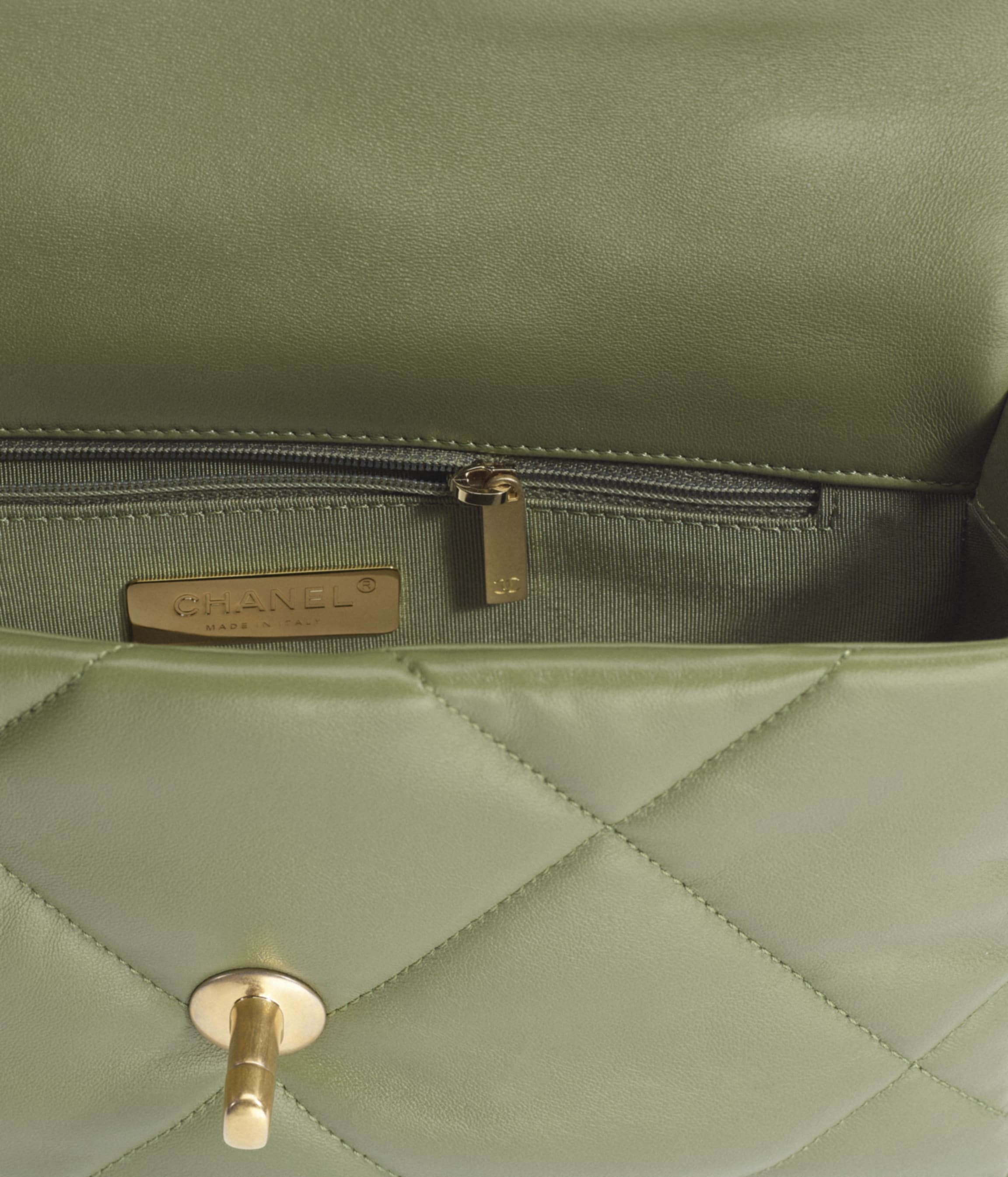 CHANEL 19 Handbag - 2
