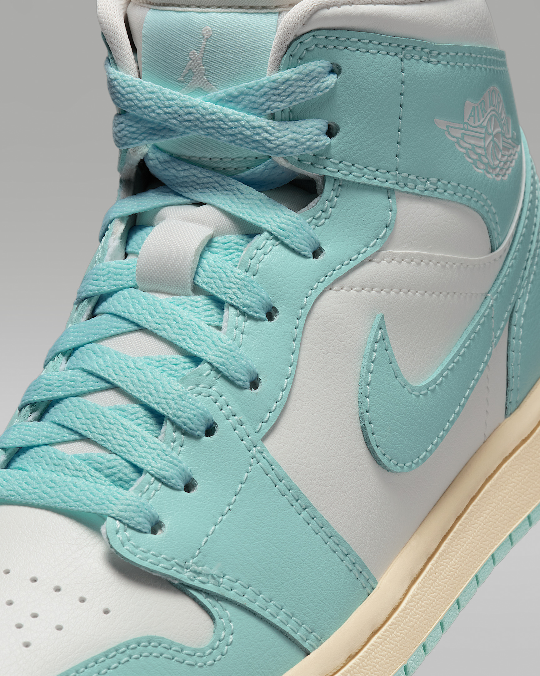 Air Jordan 1 Mid Women's Shoes - 7
