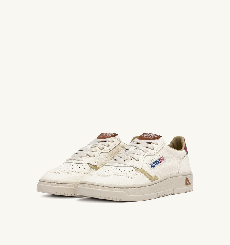 AUTRY MEDALIST LOW SNEAKERS IN MARSHMALLOW AND BURGUNDY LEATHER outlook