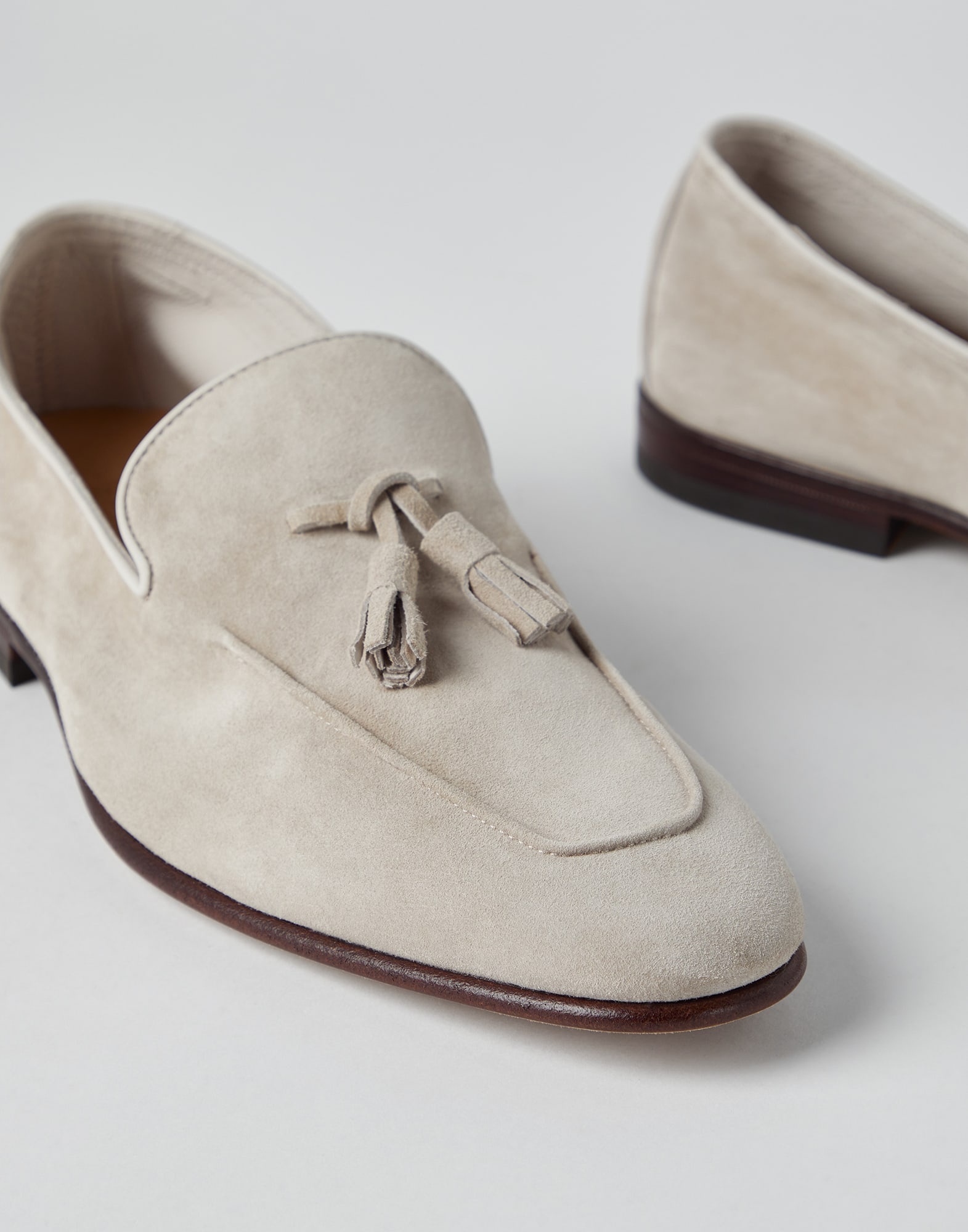 Suede unlined loafers with tassels - 3