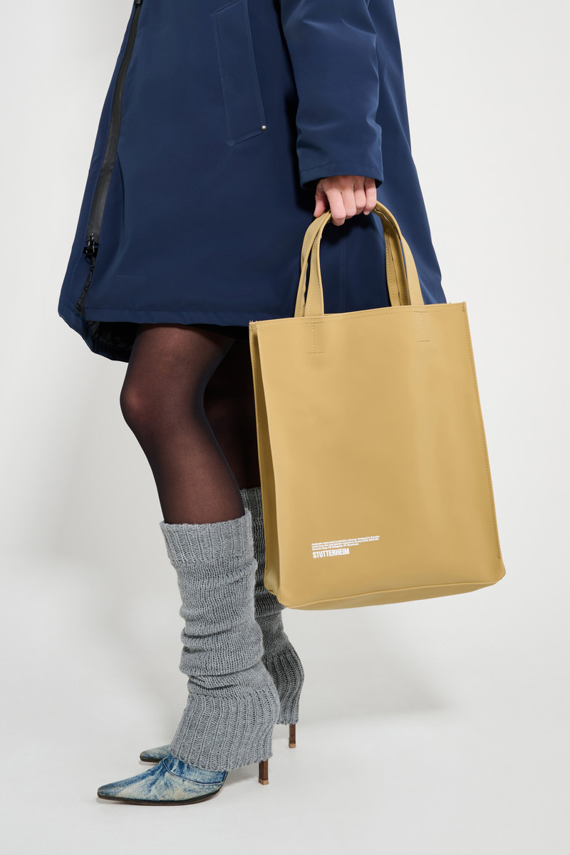 Stutterheim Stocksund Bag Matte Sand outlook