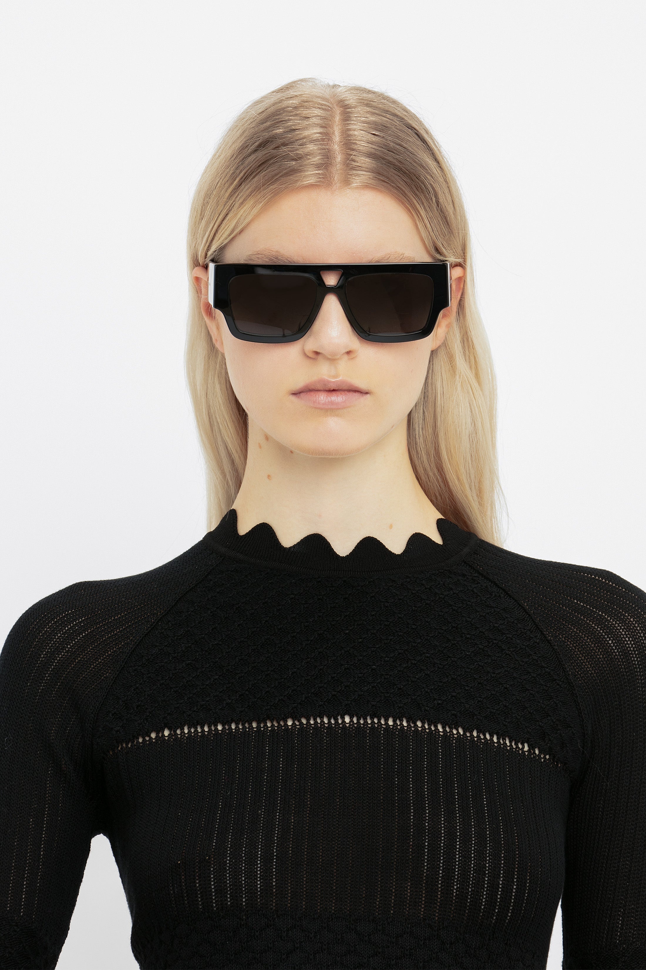 V Plaque Frame Sunglasses In Black - 6