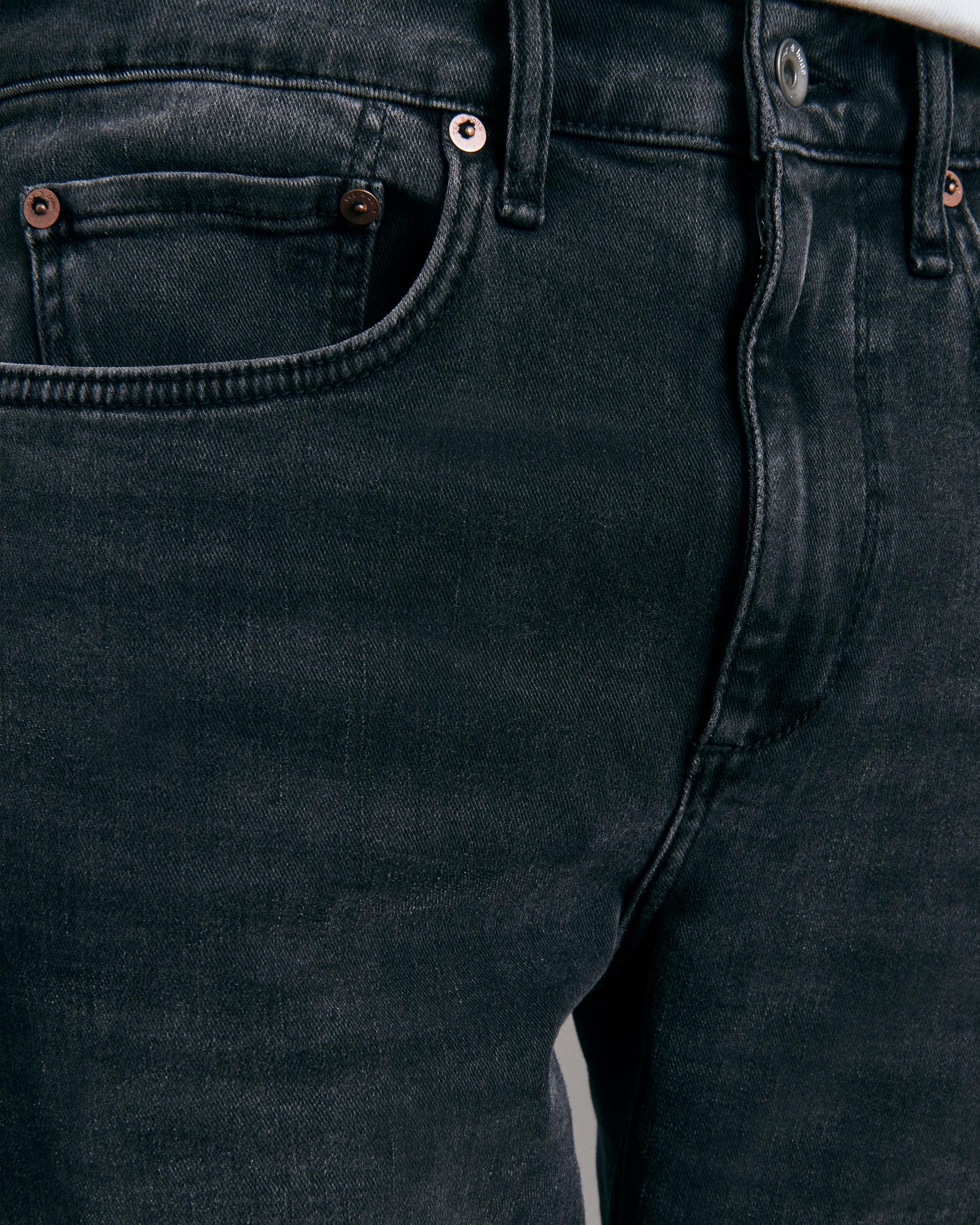 Fit 1 - Wolcott
Skinny Fit Black Aero Stretch Jean - 5