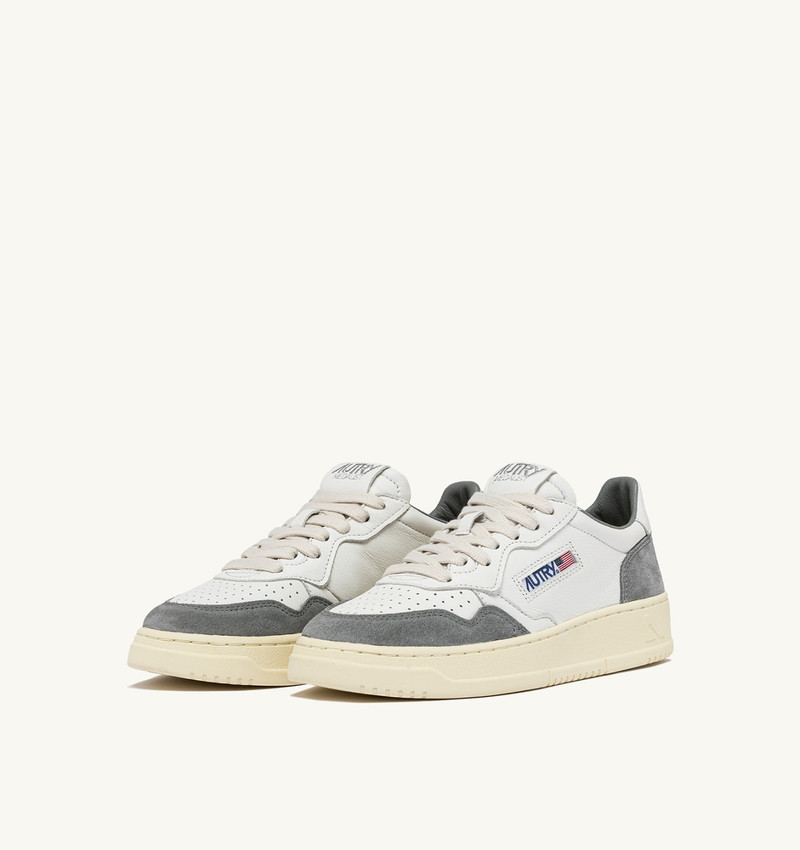 AUTRY MEDALIST LOW SNEAKERS IN WHITE AND GRAY LEATHER SUEDE outlook