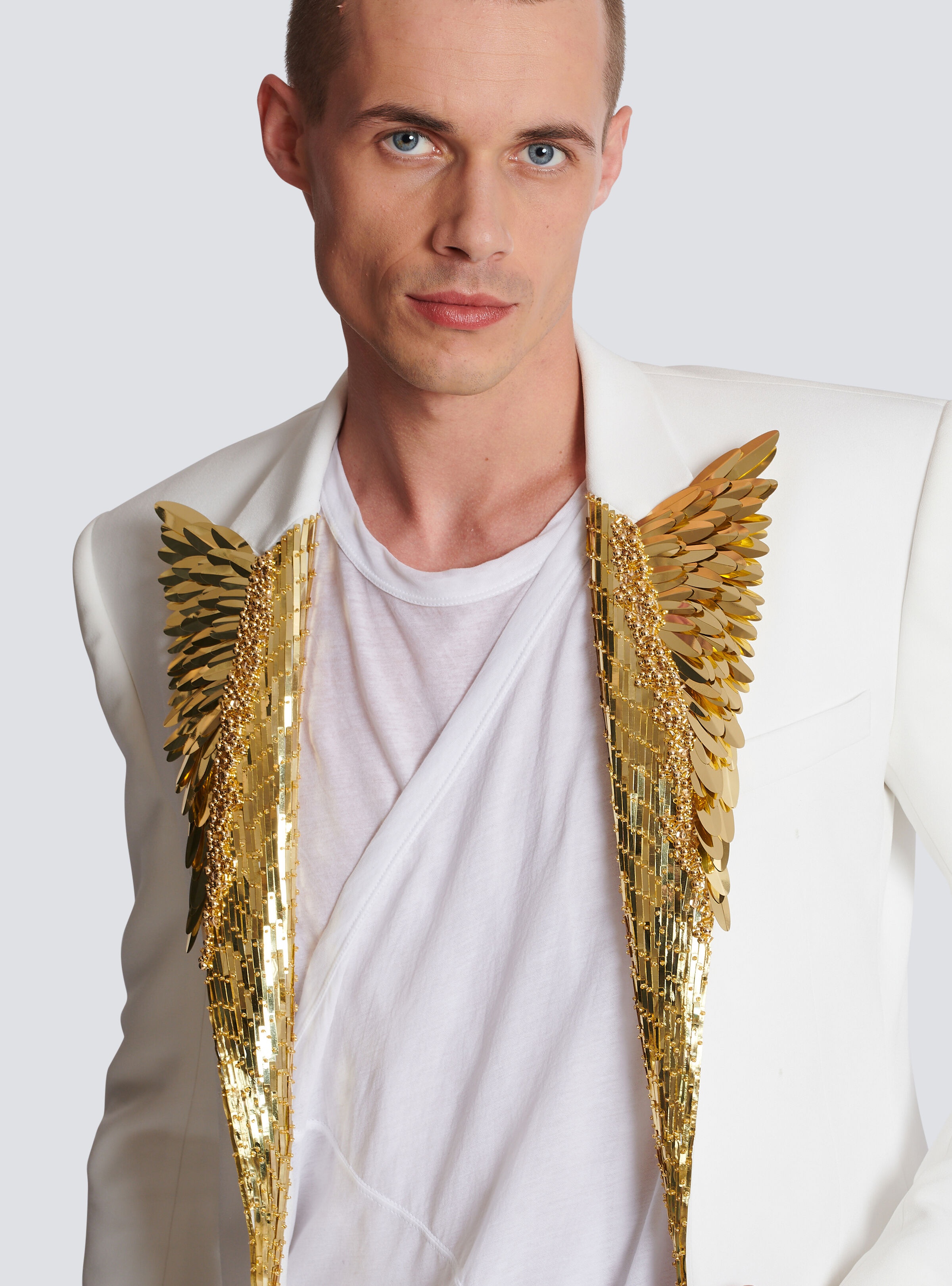 Blazer embroidered with gold feathers - 6