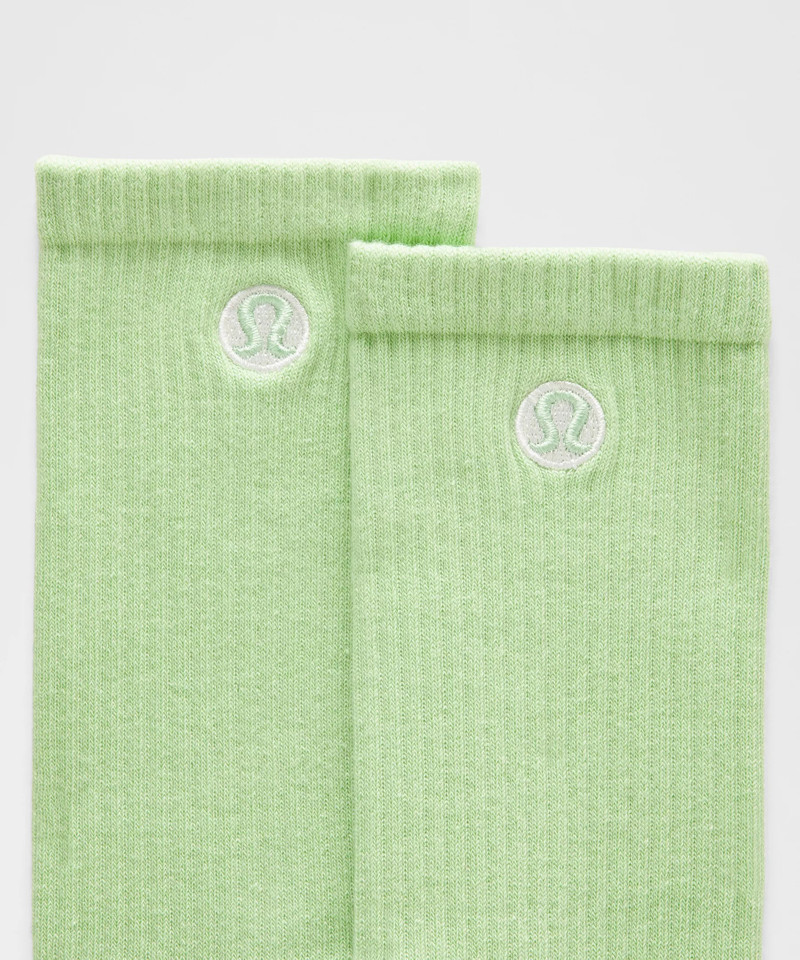 lululemon Unisex Daily Essential Crew Socks outlook