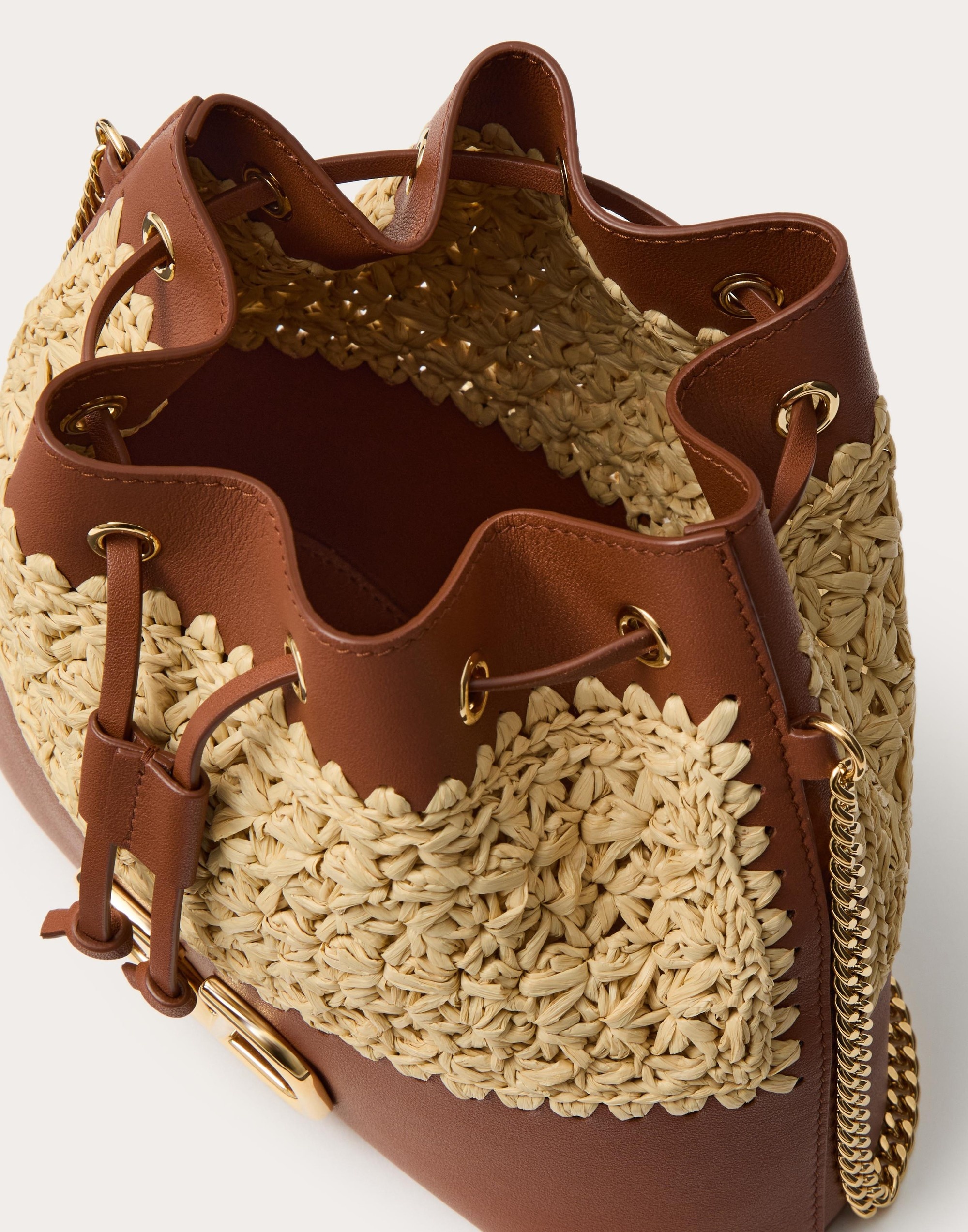 MINI RAFFIA BUCKET BAG WITH VLOGO SIGNATURE CHAIN - 7
