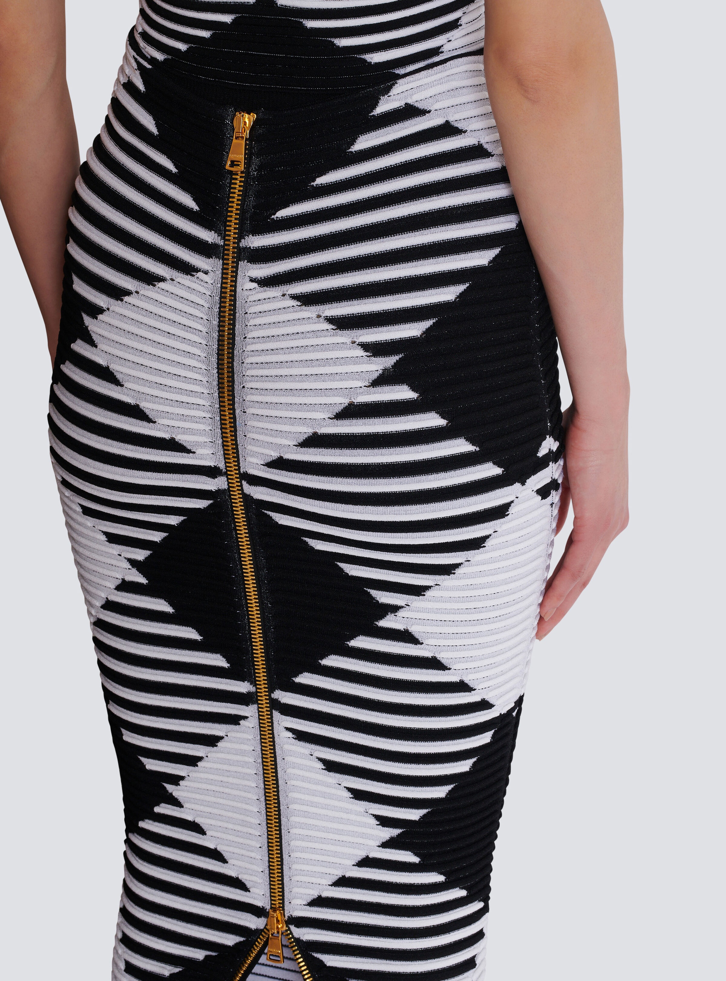 Mid-length skirt in rolled gingham knit - 6