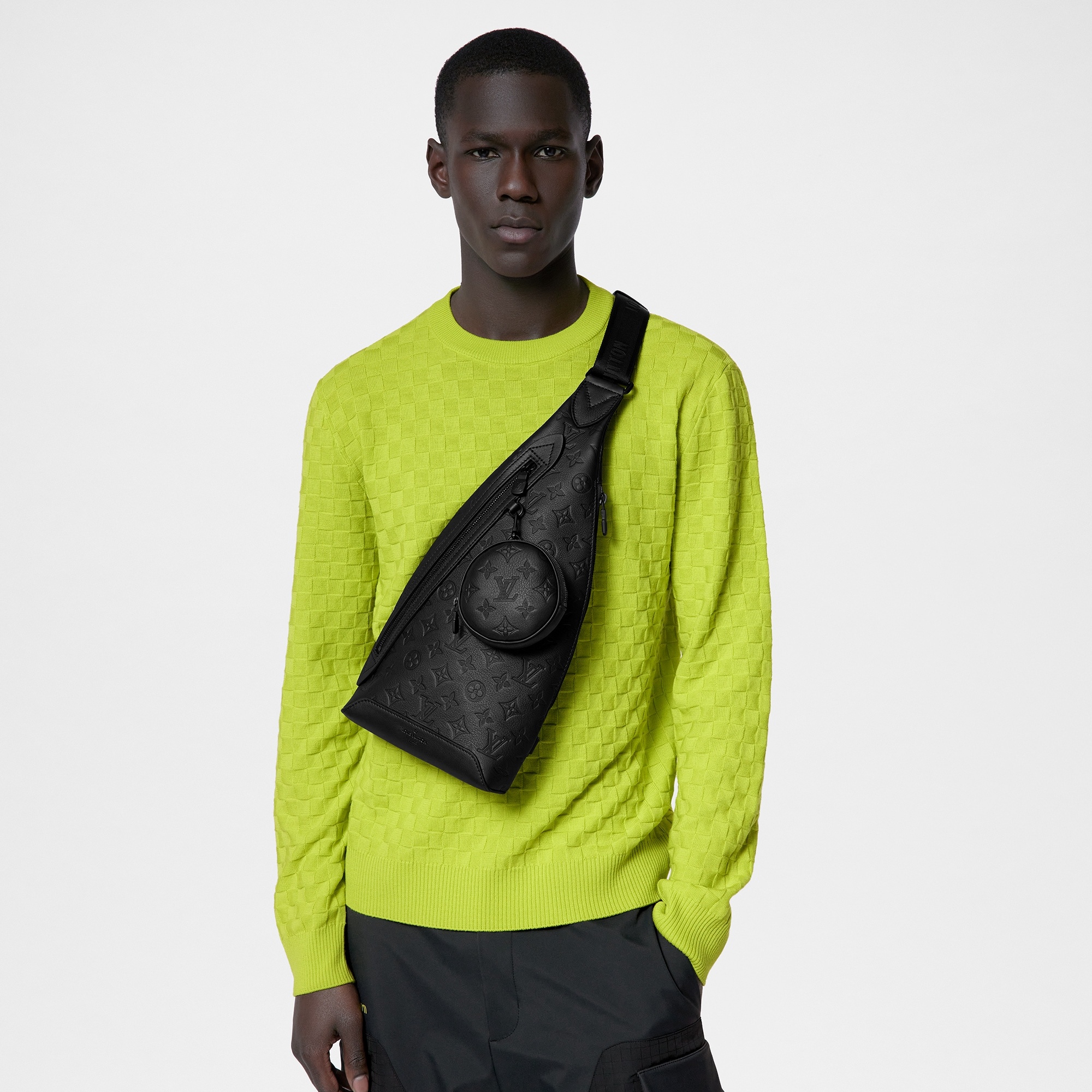 Louis Vuitton® Duo Slingbag Black. Size in 2023
