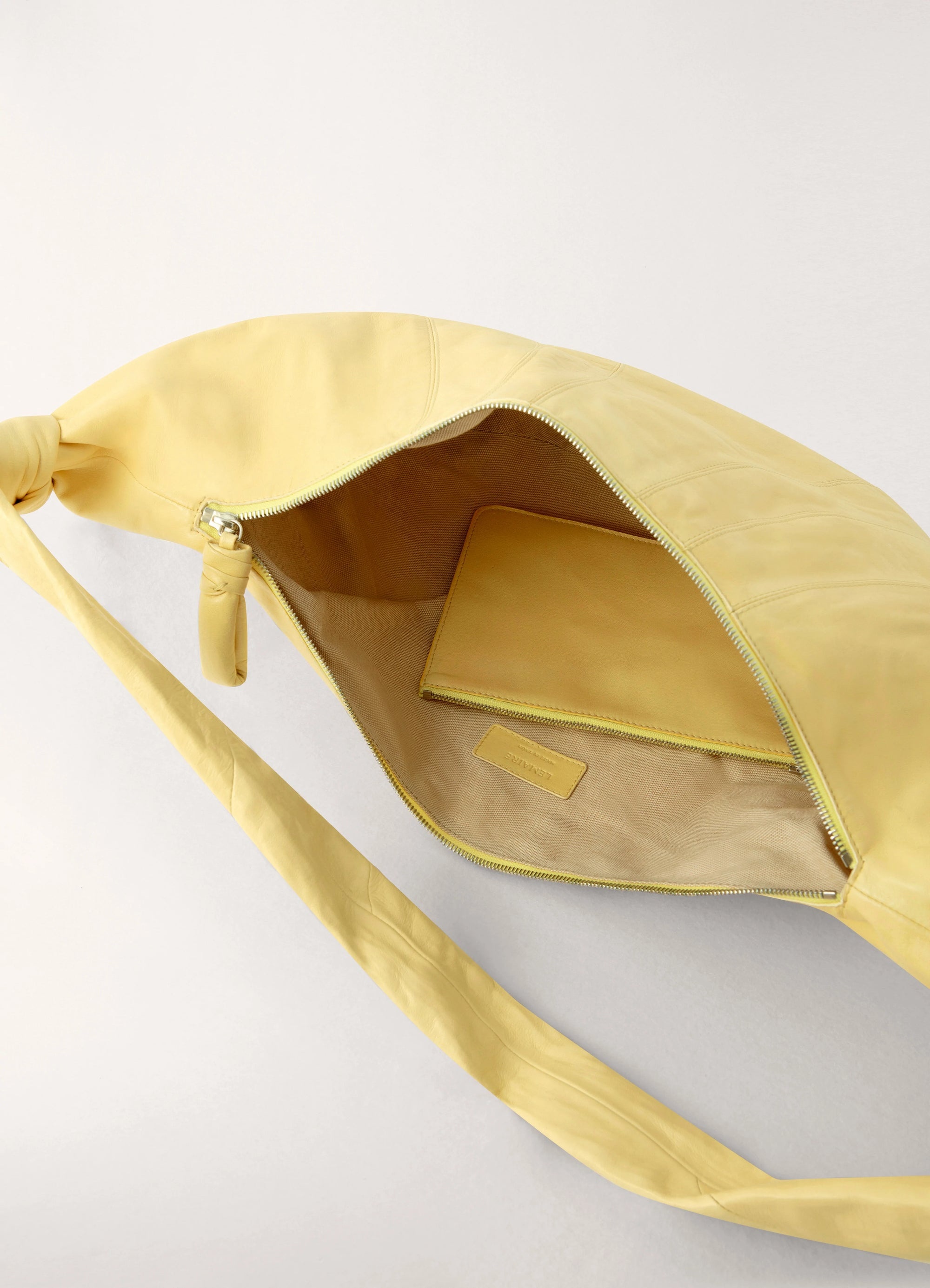 LARGE CROISSANT BAG
SOFT NAPPA LEATHER - 4