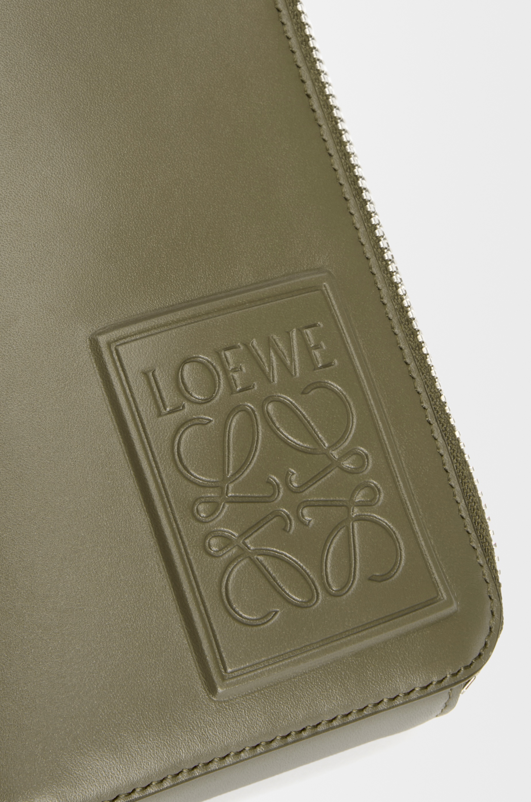 Vertical Crossbody Pocket in satin calfskin - 6
