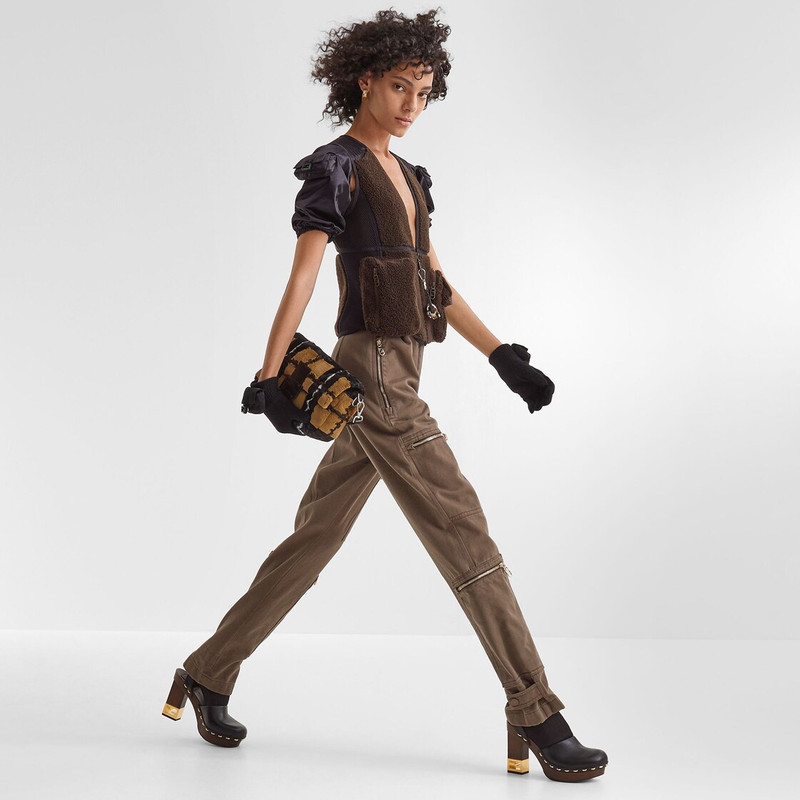 FENDI Straight-cut cargo pants. Fitted waist and adjustable straps at the waist and hem. Concealed closure outlook