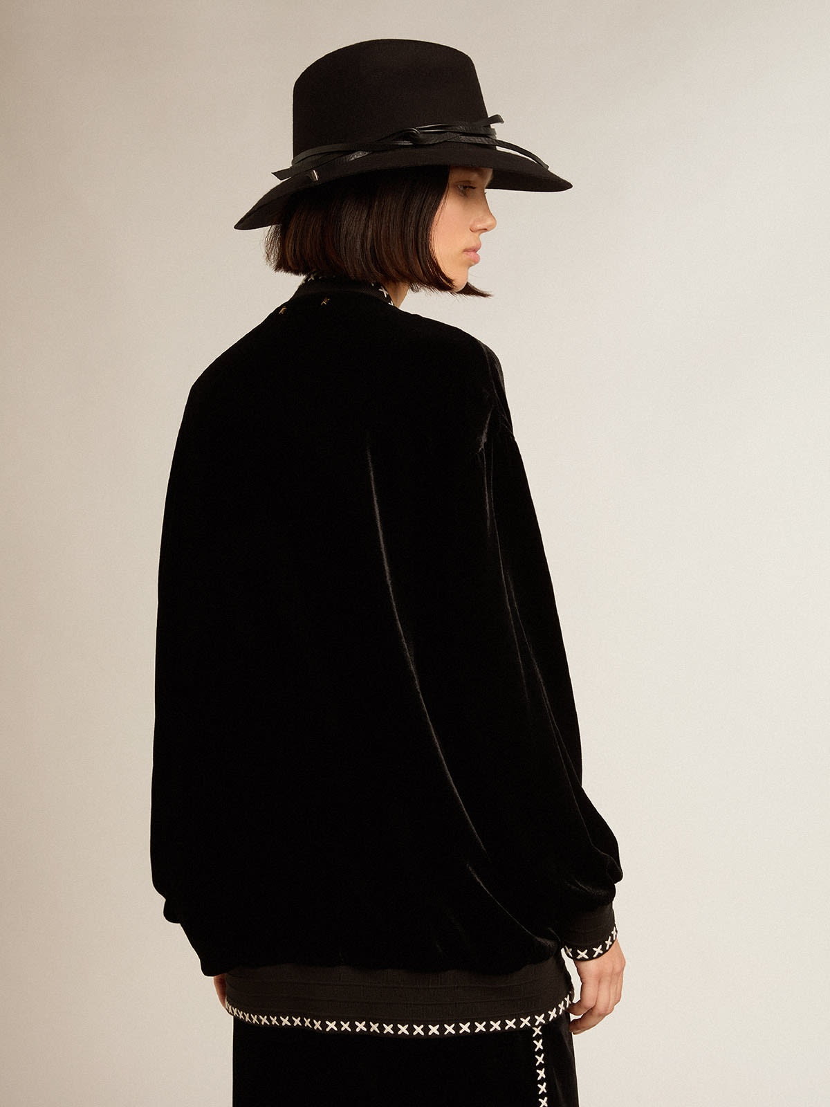 Black velvet jacket with floral embroidery on the front - 4