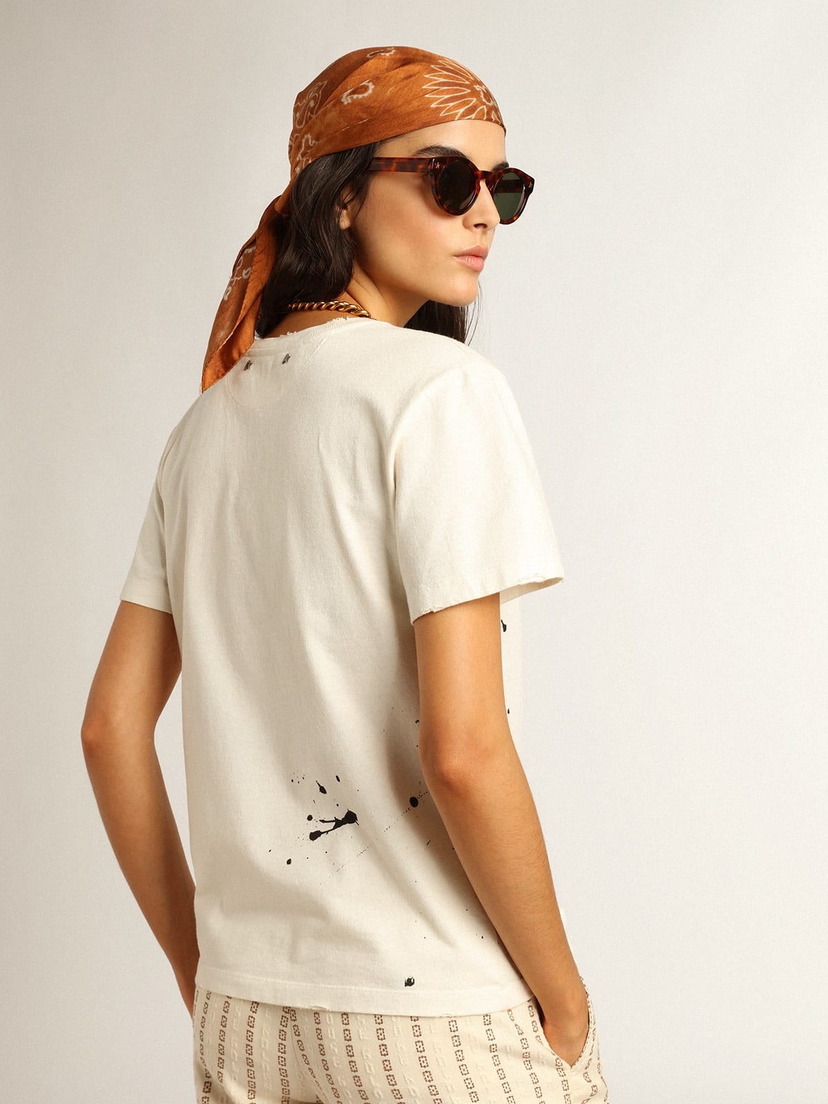 White T-shirt with lettering and embroidery - 4