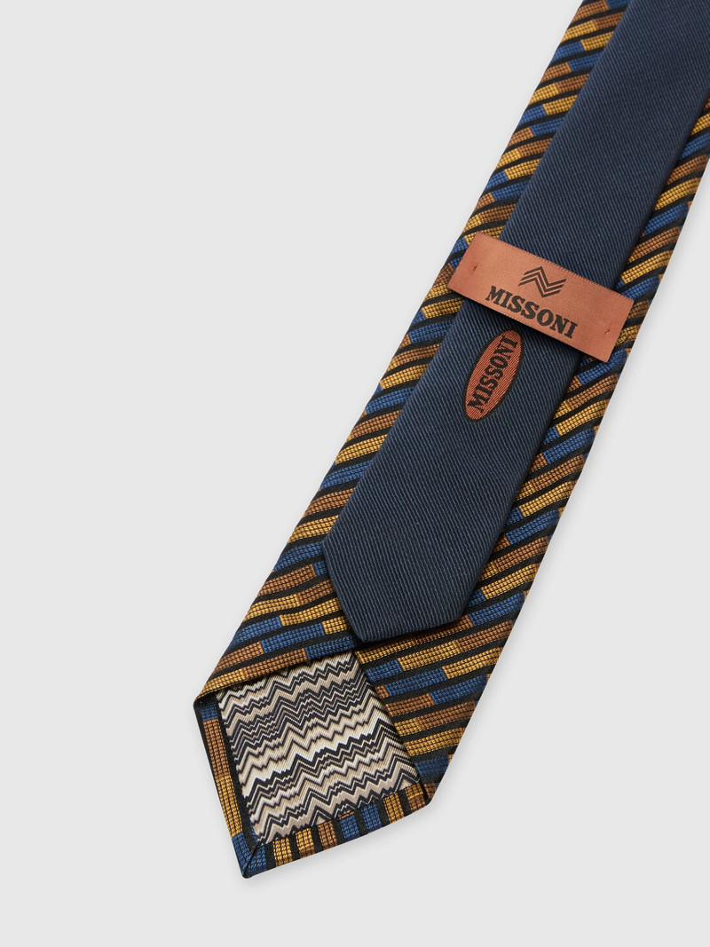 Silk tie with oblique stripes 3