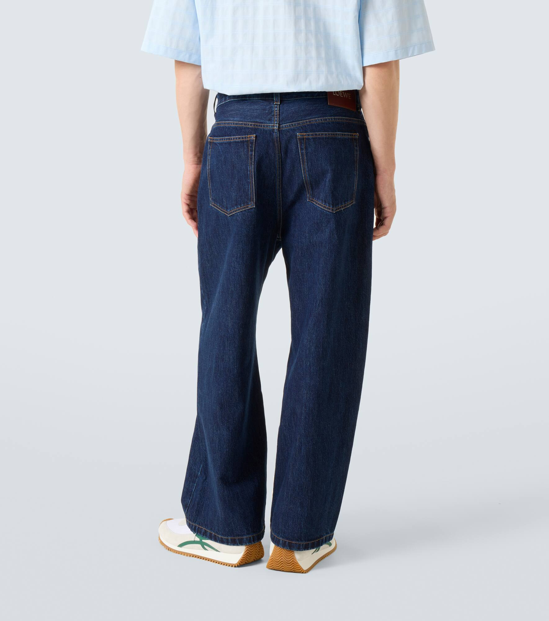 Mid-rise barrel-leg jeans - 4