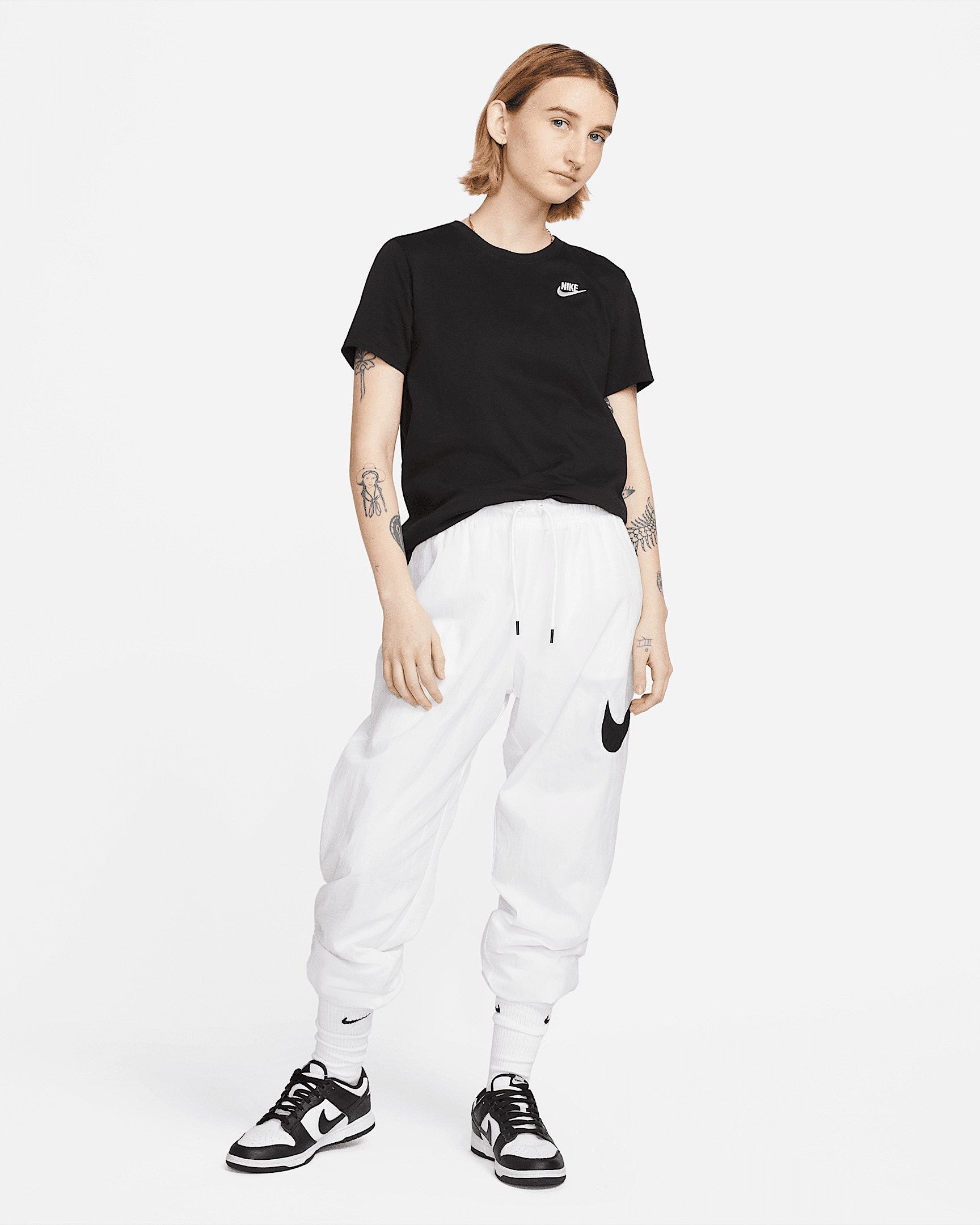 Nike Sportswear Club Essentials Women's T-Shirt - 4