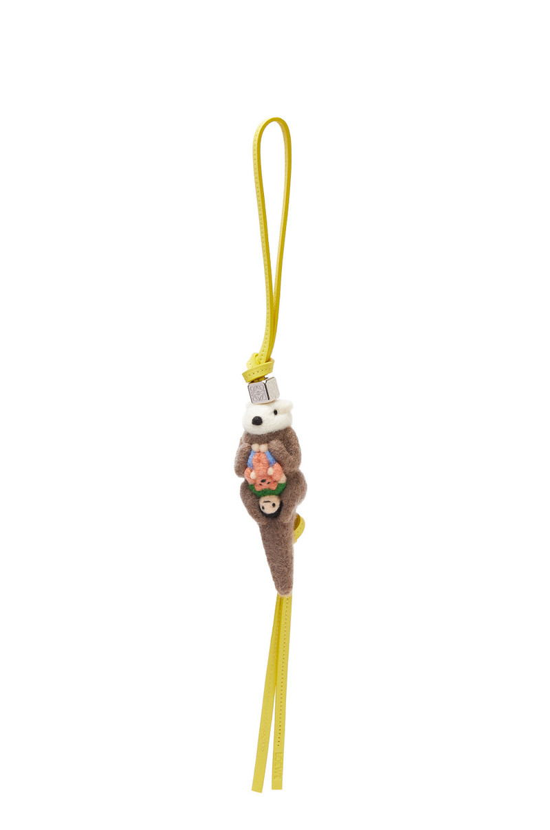 Otter charm in felt and calfskin 1