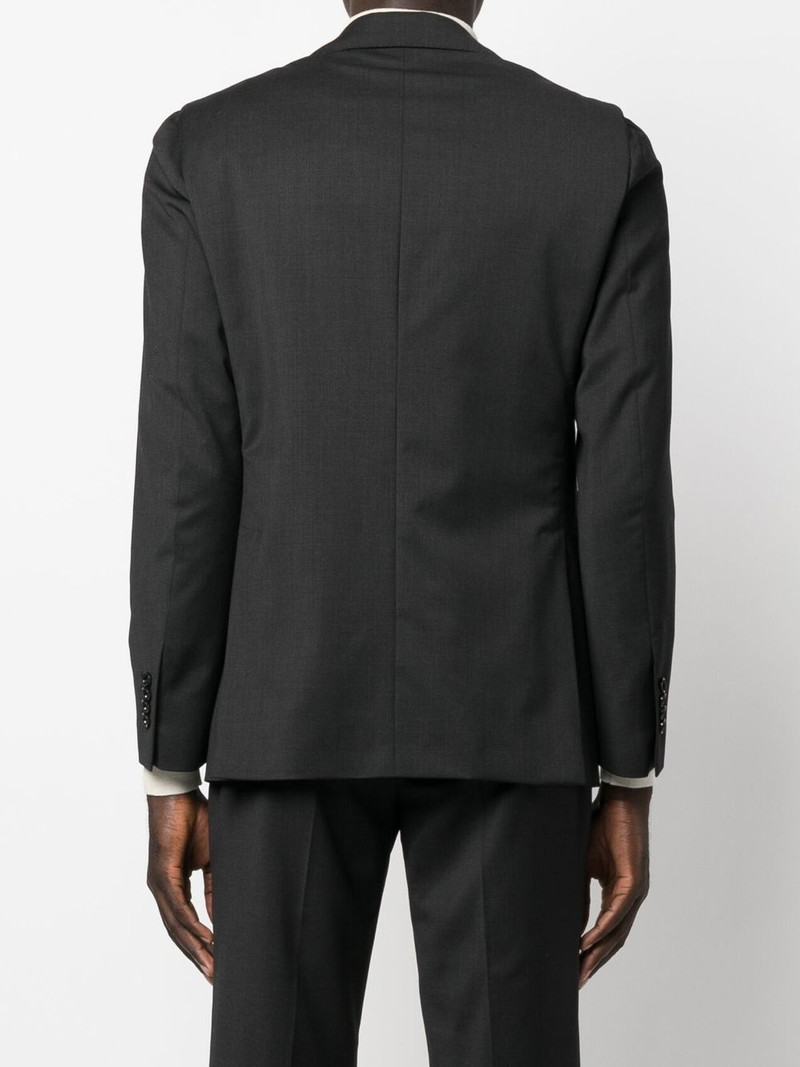 single-breasted two-piece suit 4
