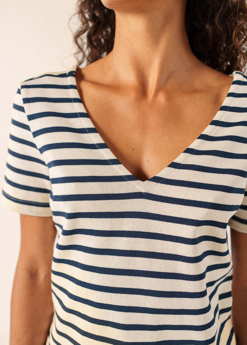 AGON V-Neck T-Shirt 4