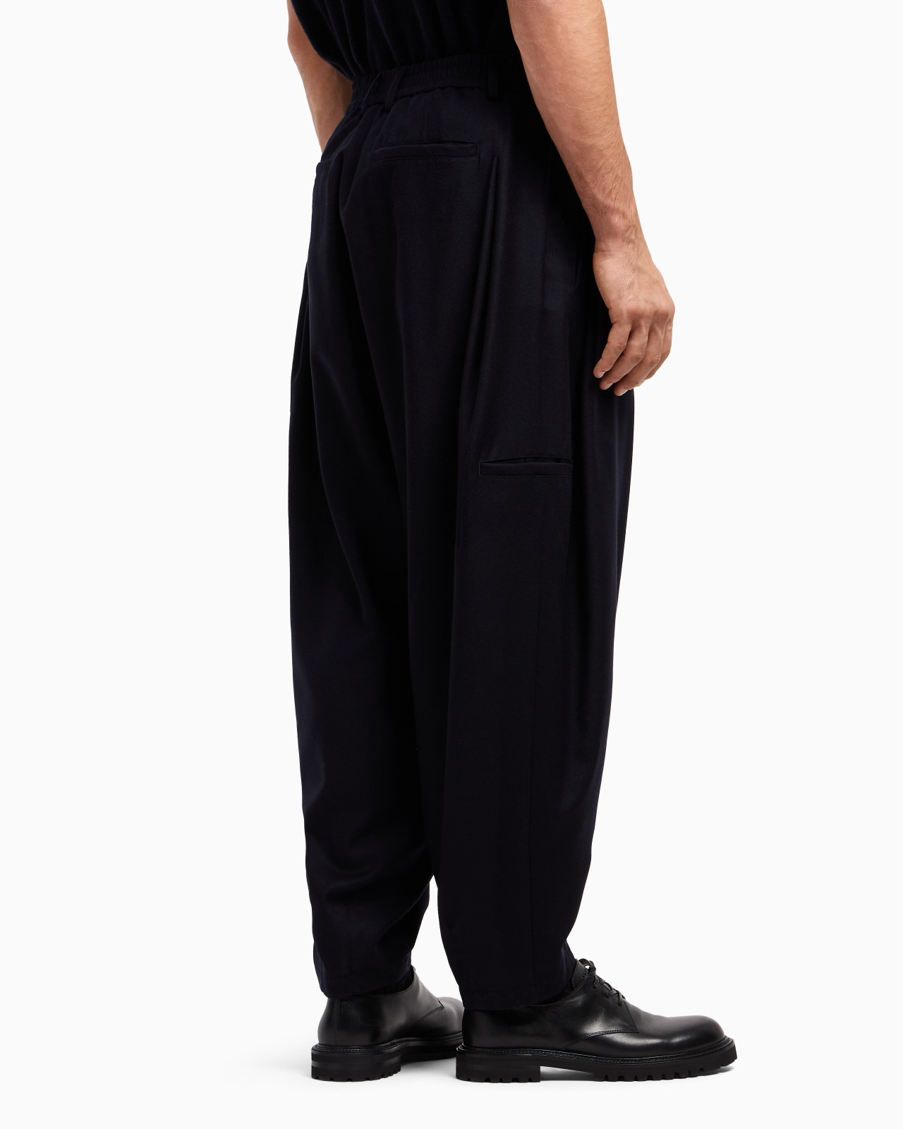 FLAT-FRONT TROUSERS IN LIGHTWEIGHT WOOL CLOTH - 3