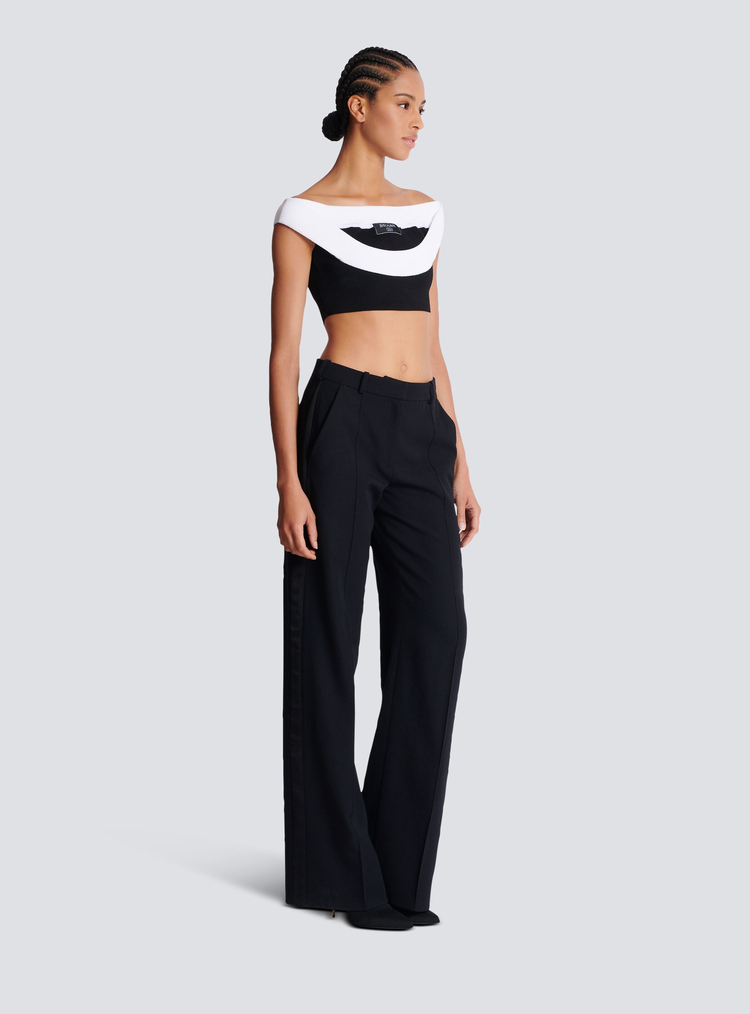 Two-tone knit cropped top with double neckline - 3