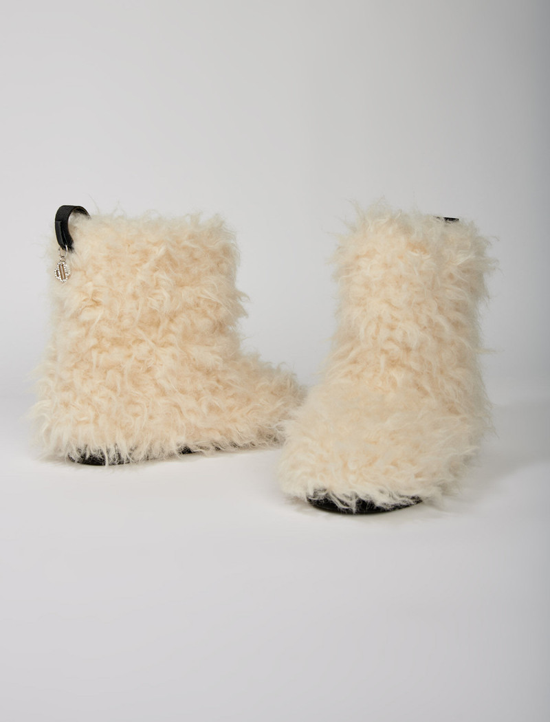 Ankle boots in fake fur 4