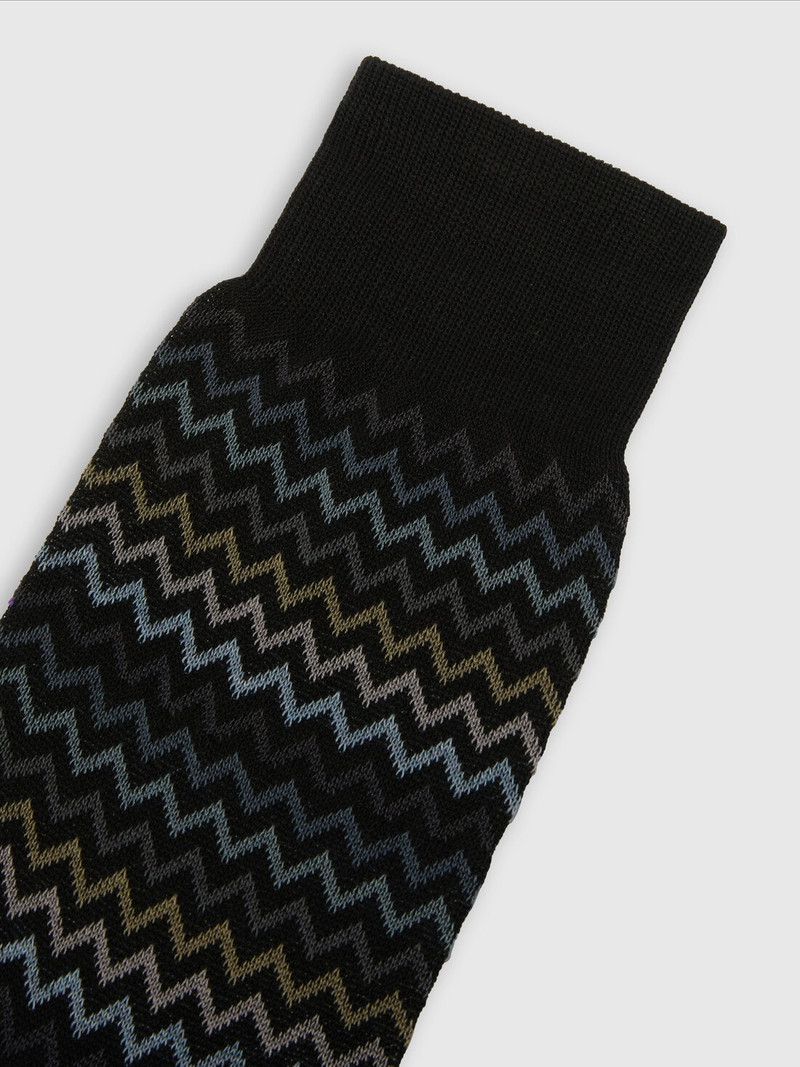 Short socks in pure cotton with zig-zag pattern. 3