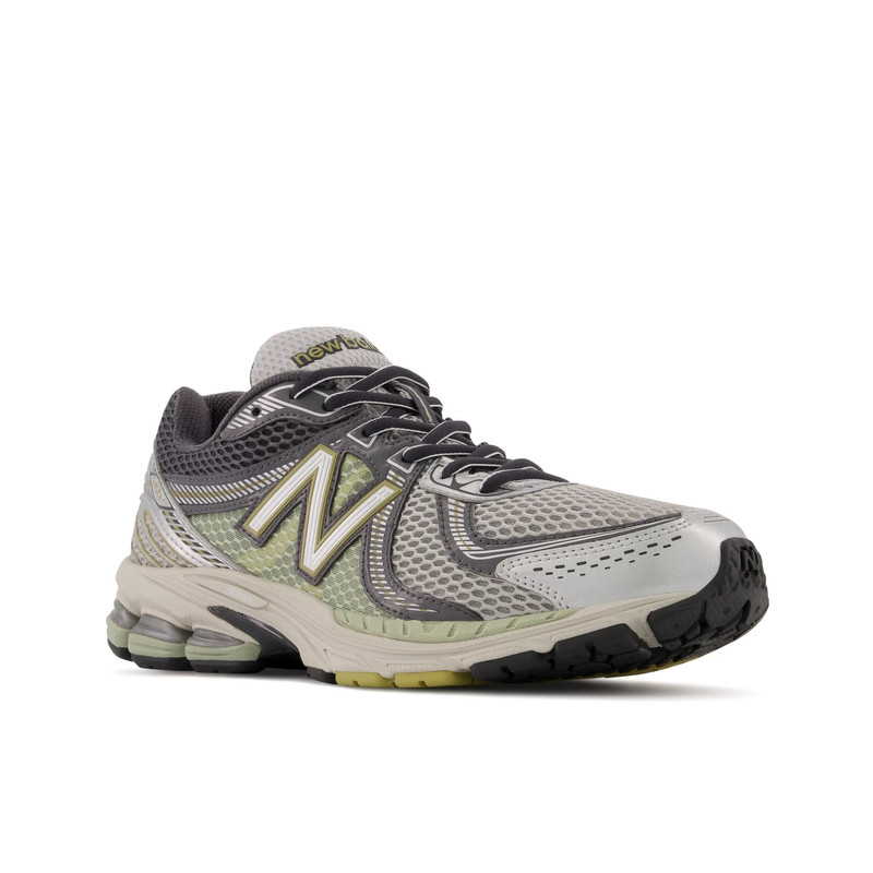 New Balance 860V2 outlook