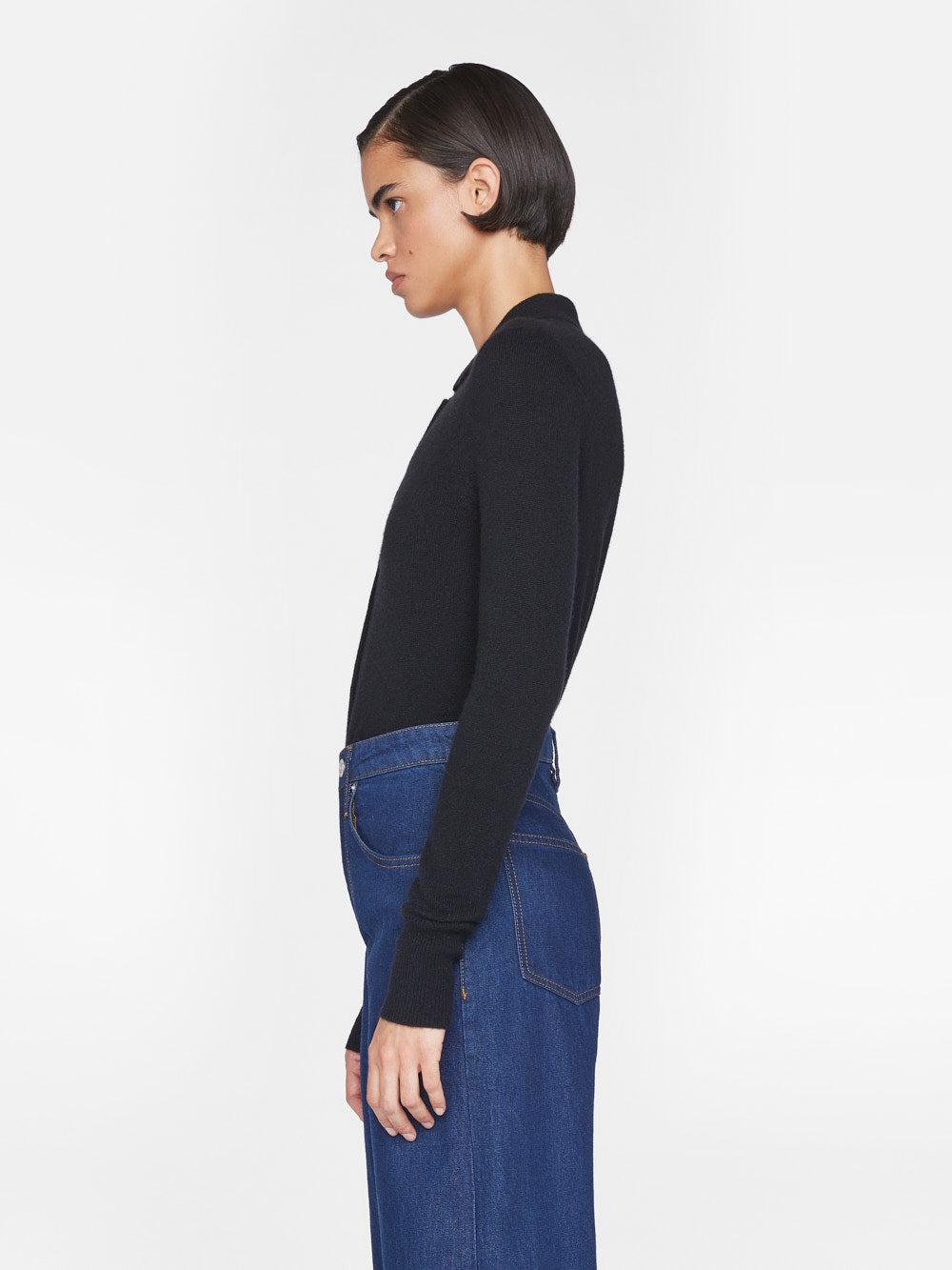 Shrunken Cashmere Cardi in Noir - 6