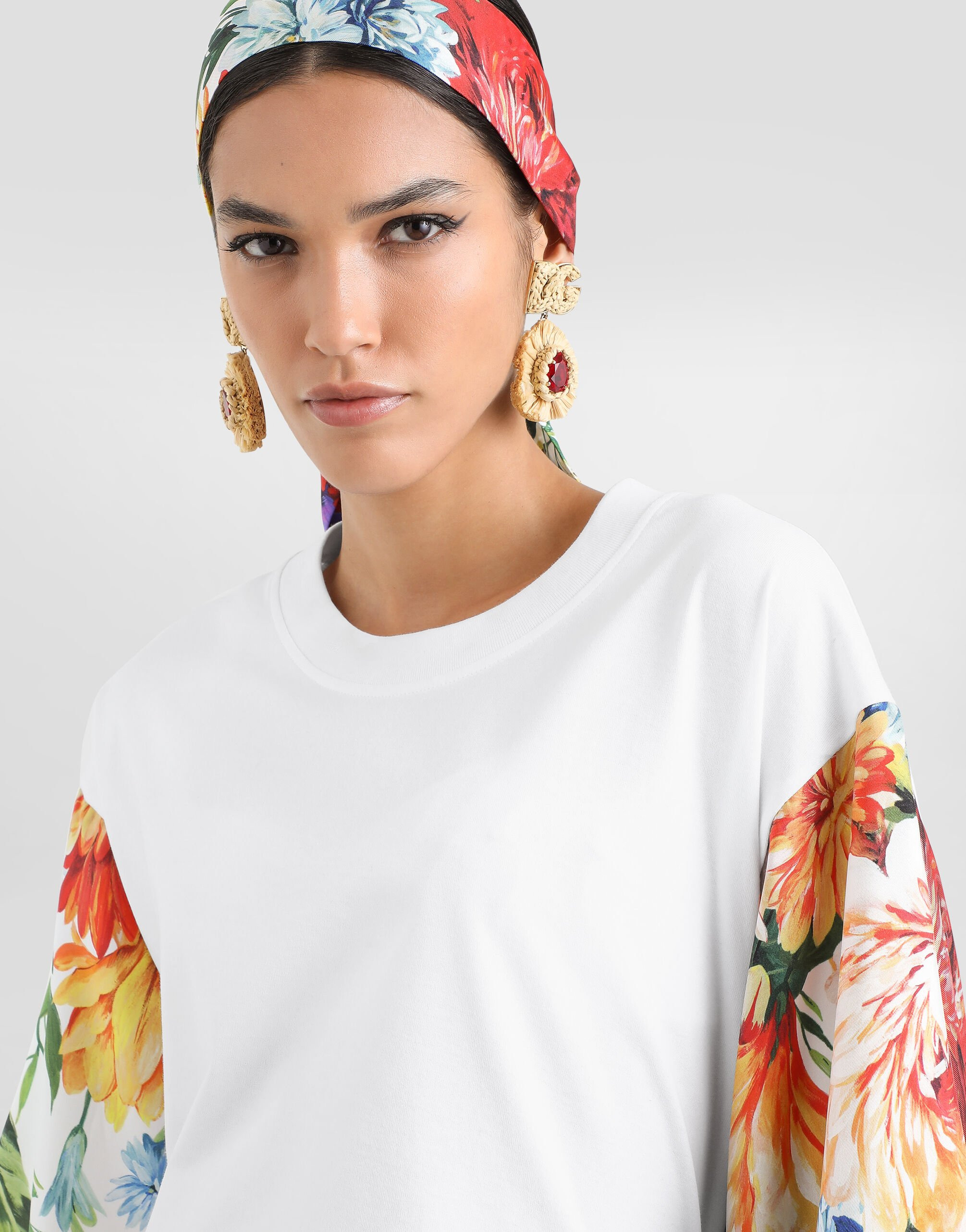 Short-sleeved t-shirt with foulard - 4