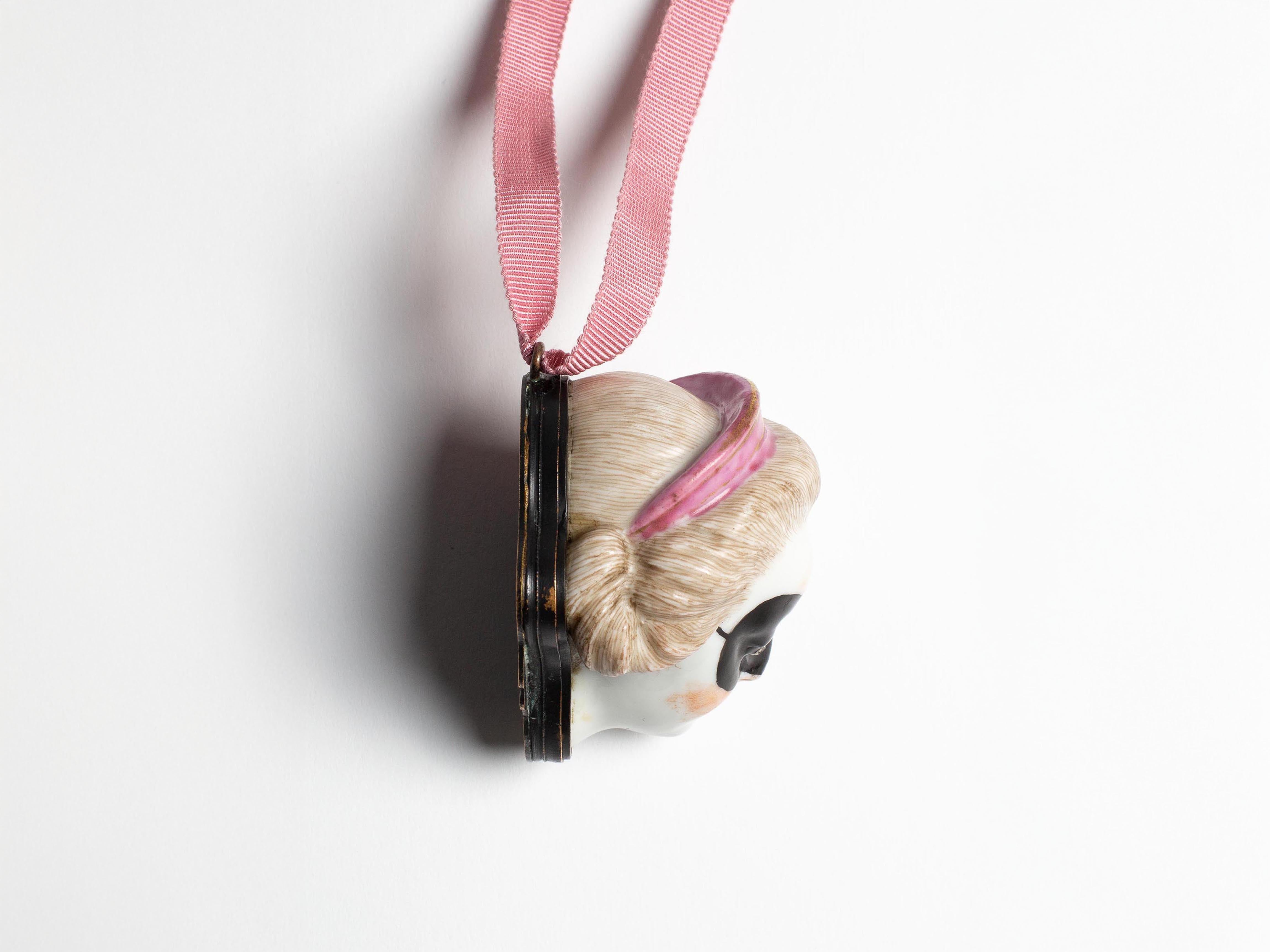 MASQUERADE HEAD IN PORCELAIN - 4