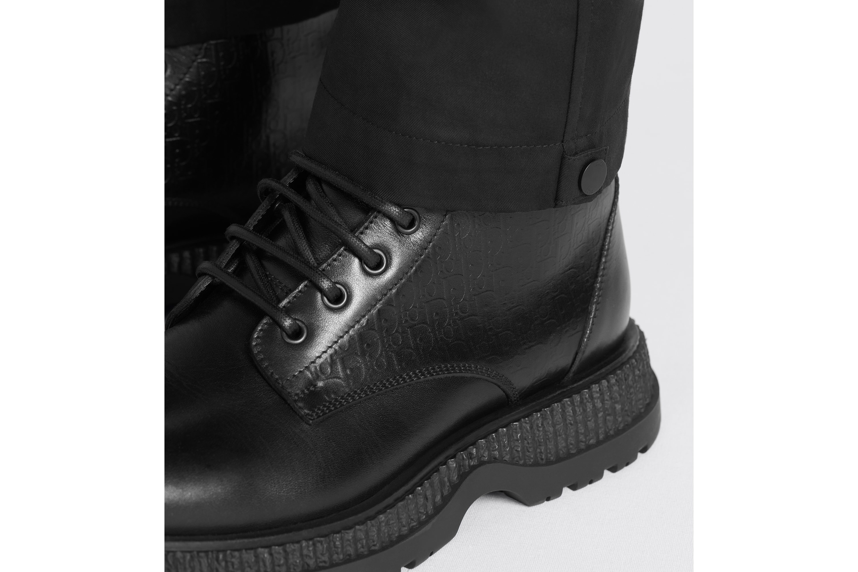 ブーツ DIOR BUFFALO LACE-UP BOOTS Footwear Finds: Dior Buffalo Lace-Up Boot - 10 Magazine