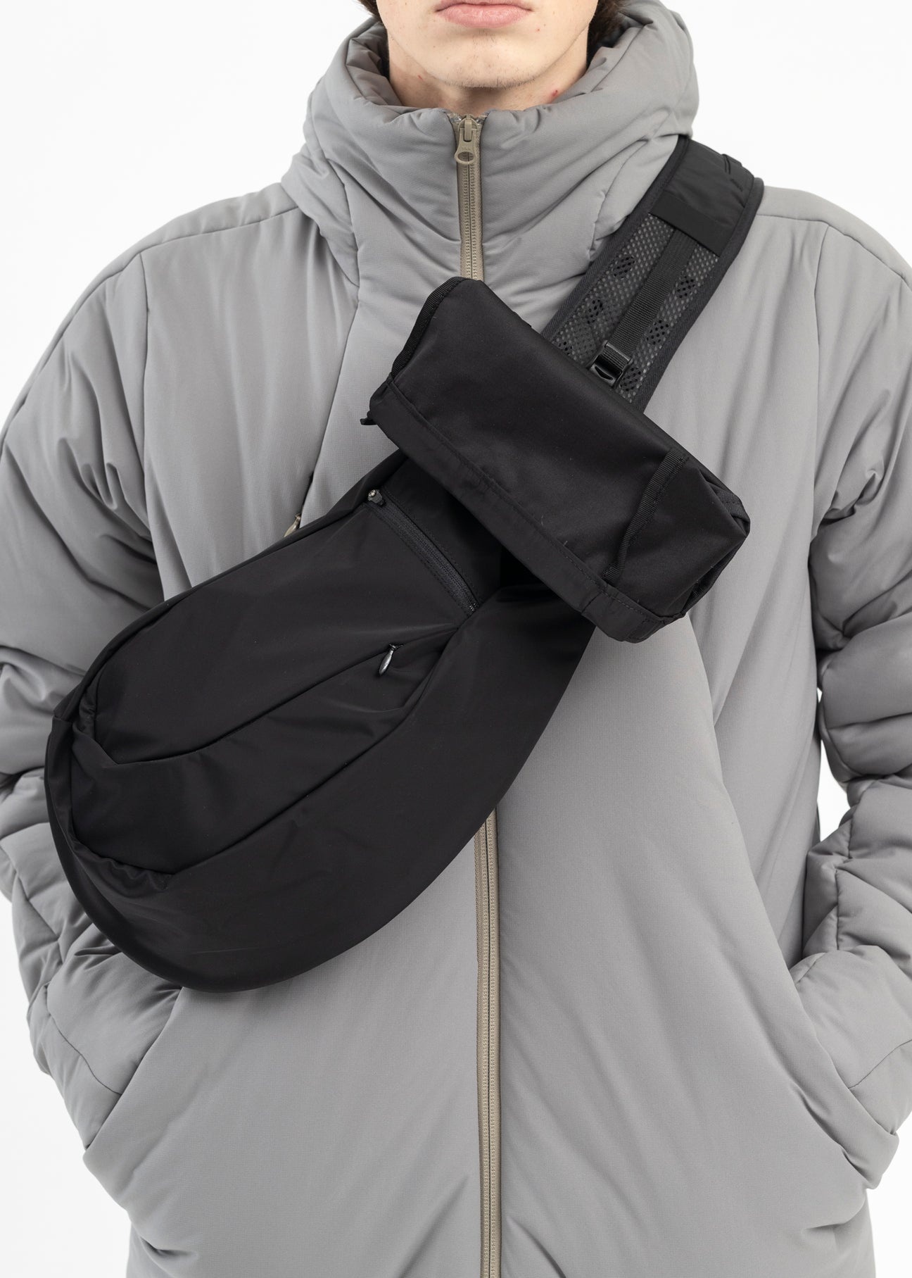 HYEIN SEO スリングバッグ Hyein Seo Sling Bag W/ Key Ring - Black | Garmentory