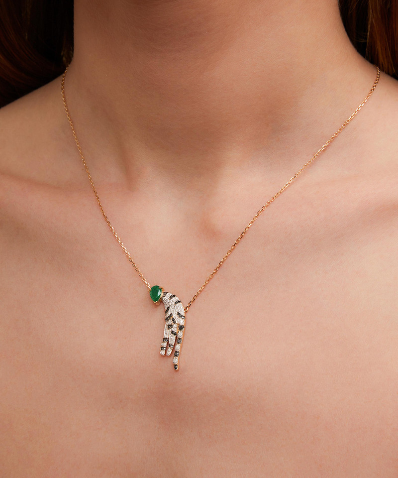 Yvonne Léon 18ct Gold Leopard Emerald Pendant Necklace outlook