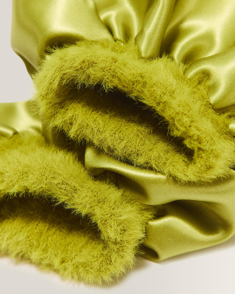 Satin Frill Fluffy Socks 3