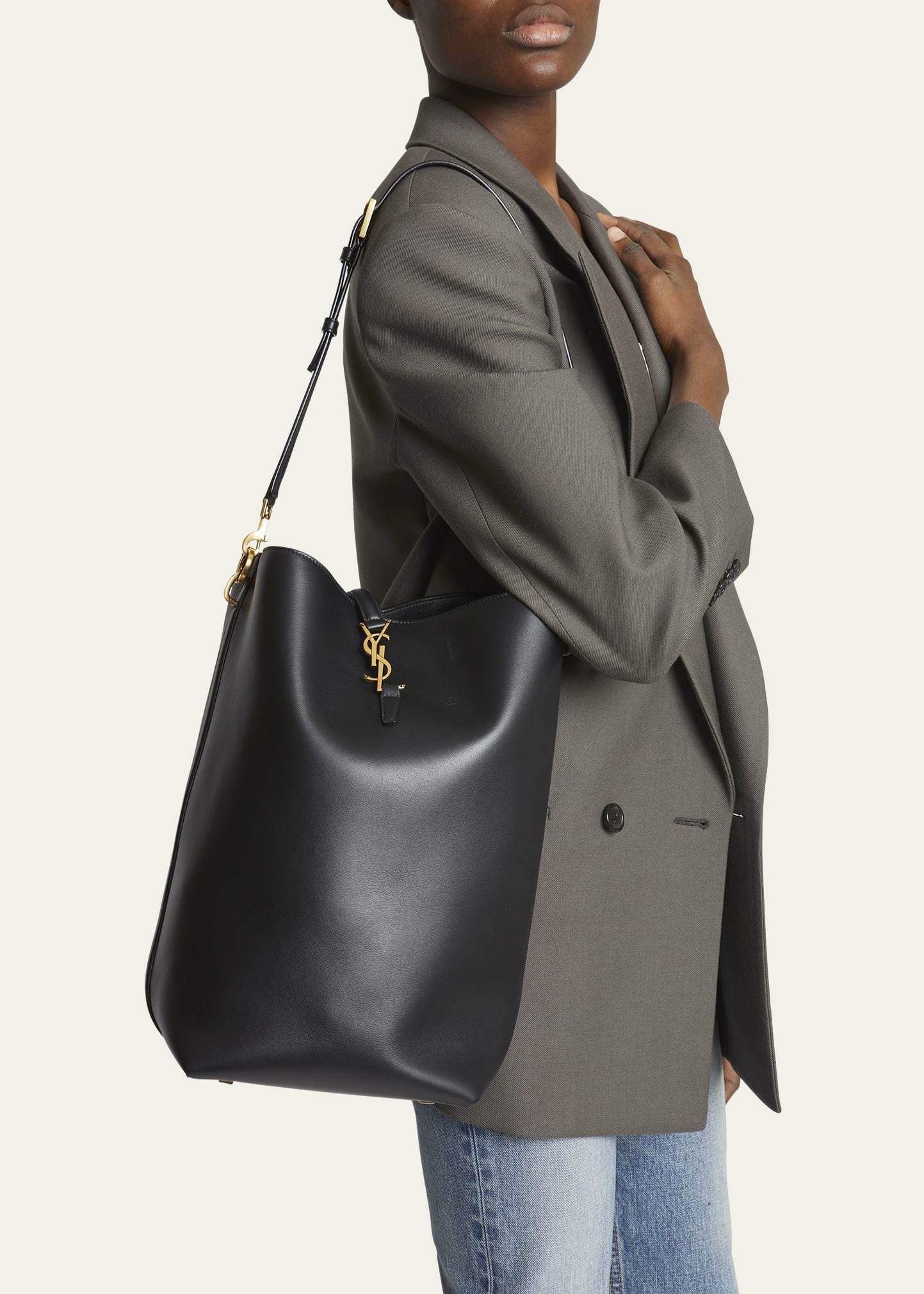 Le 37 YSL Bucket Bag in Calfskin Leather - 2