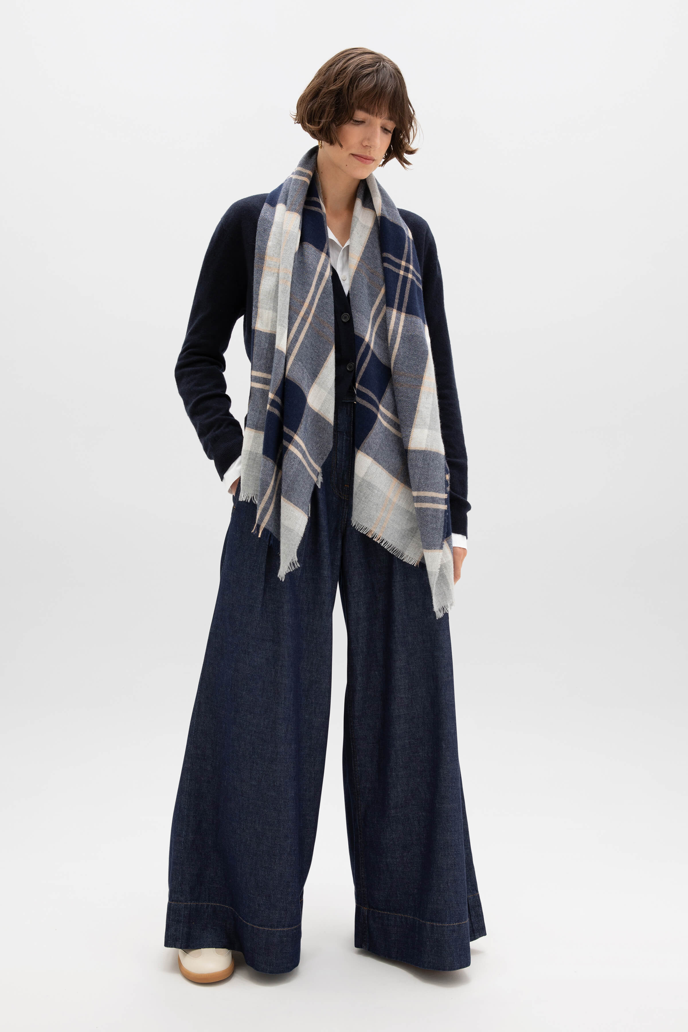 Lightweight Cashmere Silver Bannockbane Tartan Stole - 2