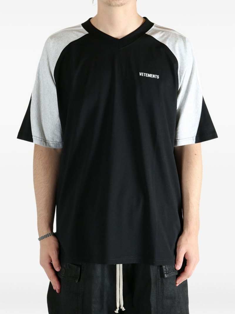 VETEMENTS raglan-sleeve V-neck T-shirt outlook