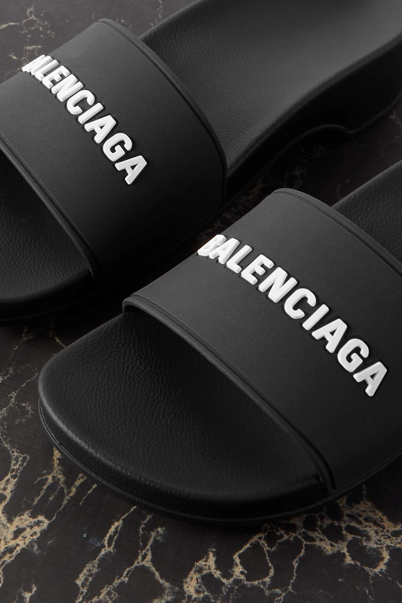 Logo-embossed rubber slides - 4