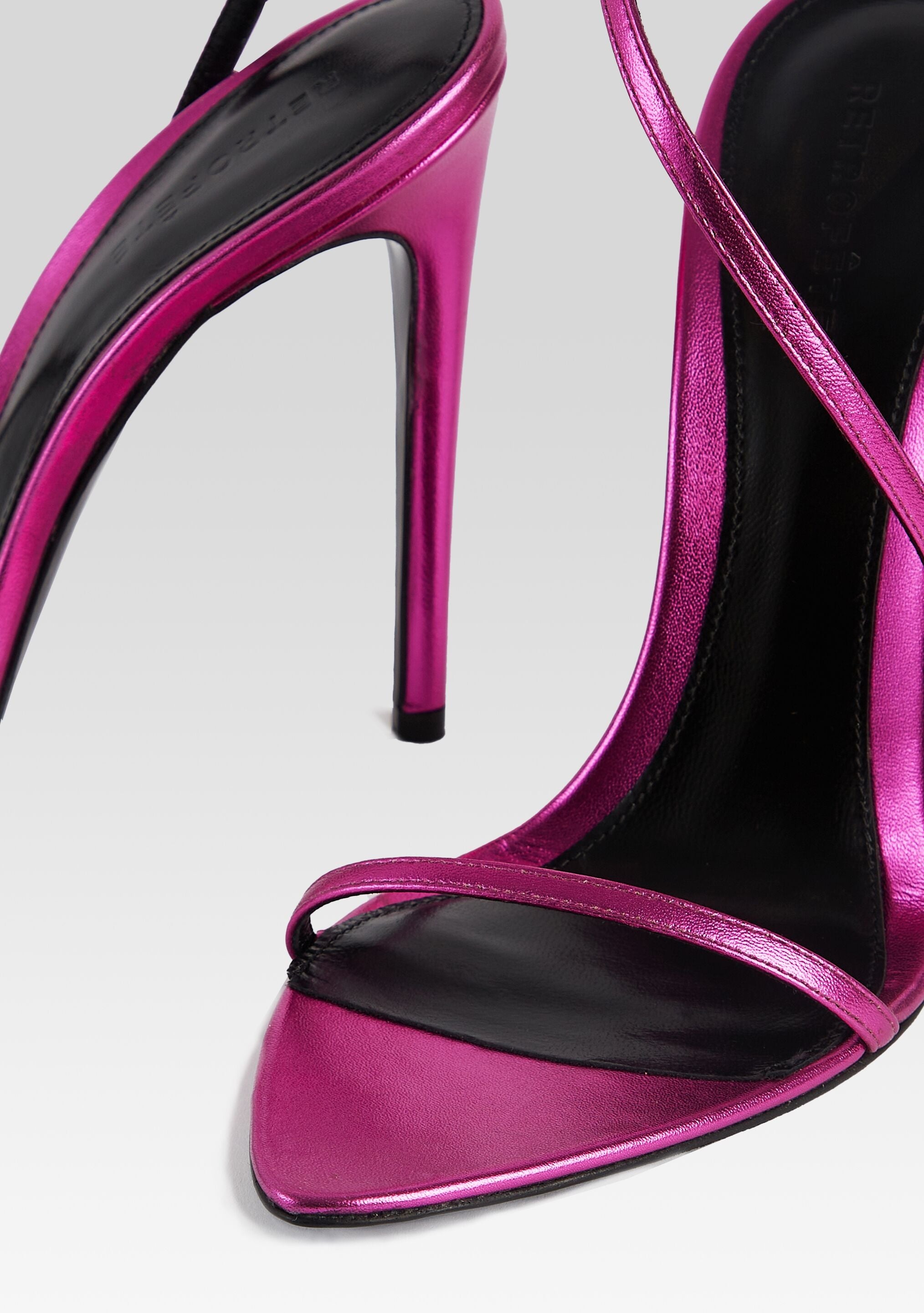 NAOMI SANDAL - 4