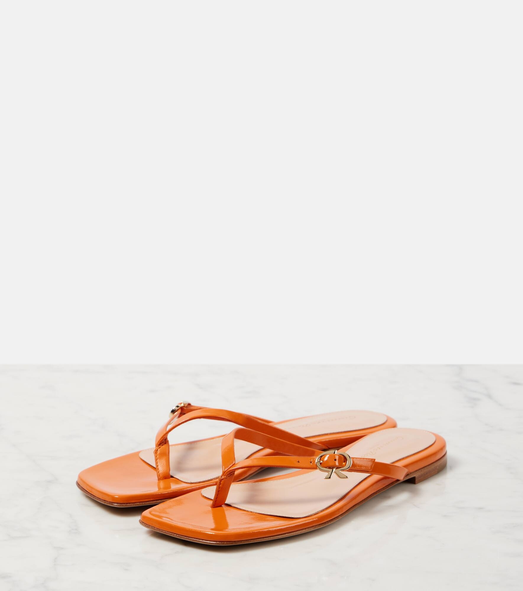 Ribbon patent leather thong sandals - 4