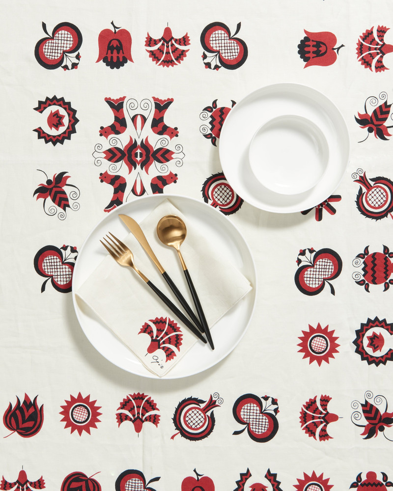NILI LOTAN AGI'S TABLECLOTH WITH OVERLOCK HEM outlook