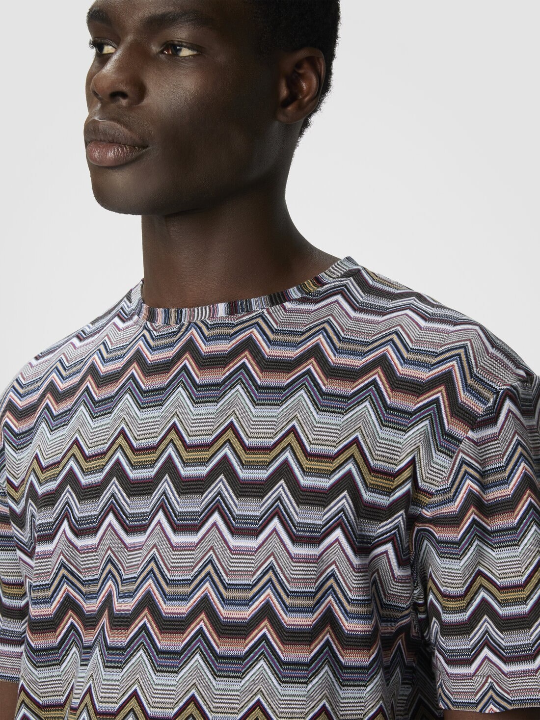 Crew Neck T-Shirt with Geometric Zigzag - 5