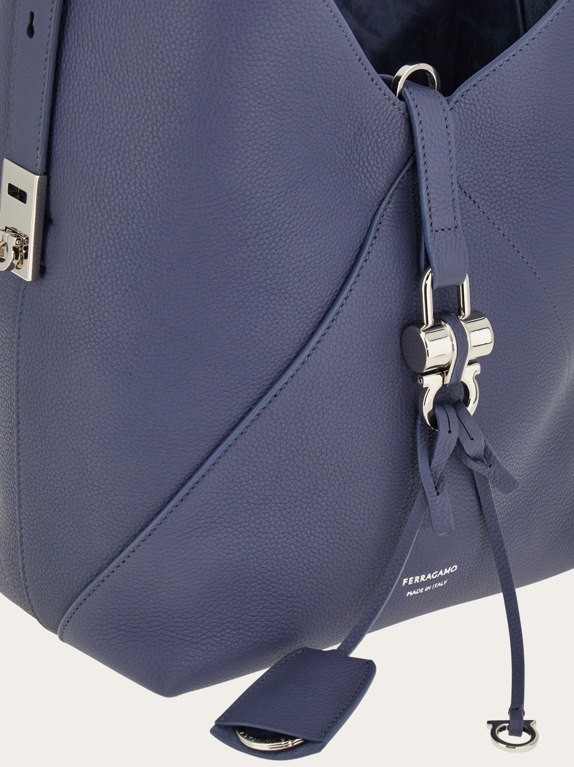 V-shaped hobo bag (M) - 7