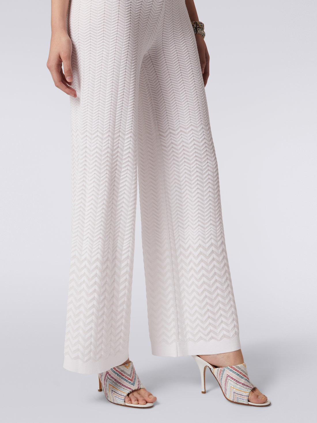 Straight knit trousers with tone-on-tone chevron - 5