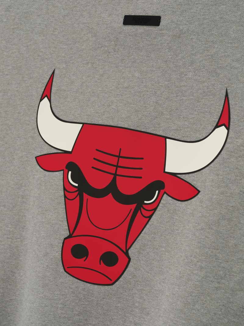 ESSENTIALS Bulls Sport Crewneck outlook