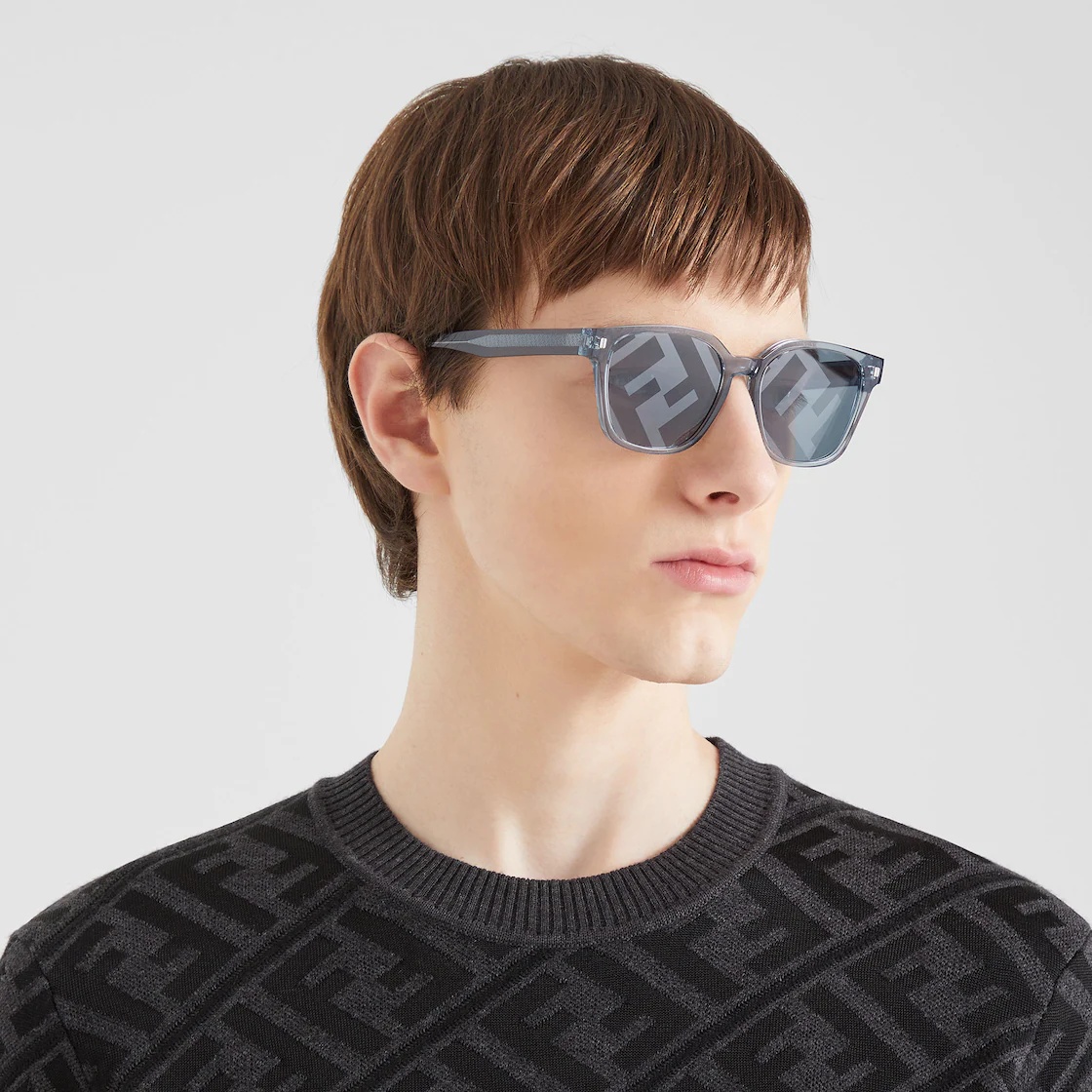 Square frames in transparent blue acetate with exclusive metal Pequin rivets on the front. Temples w - 4
