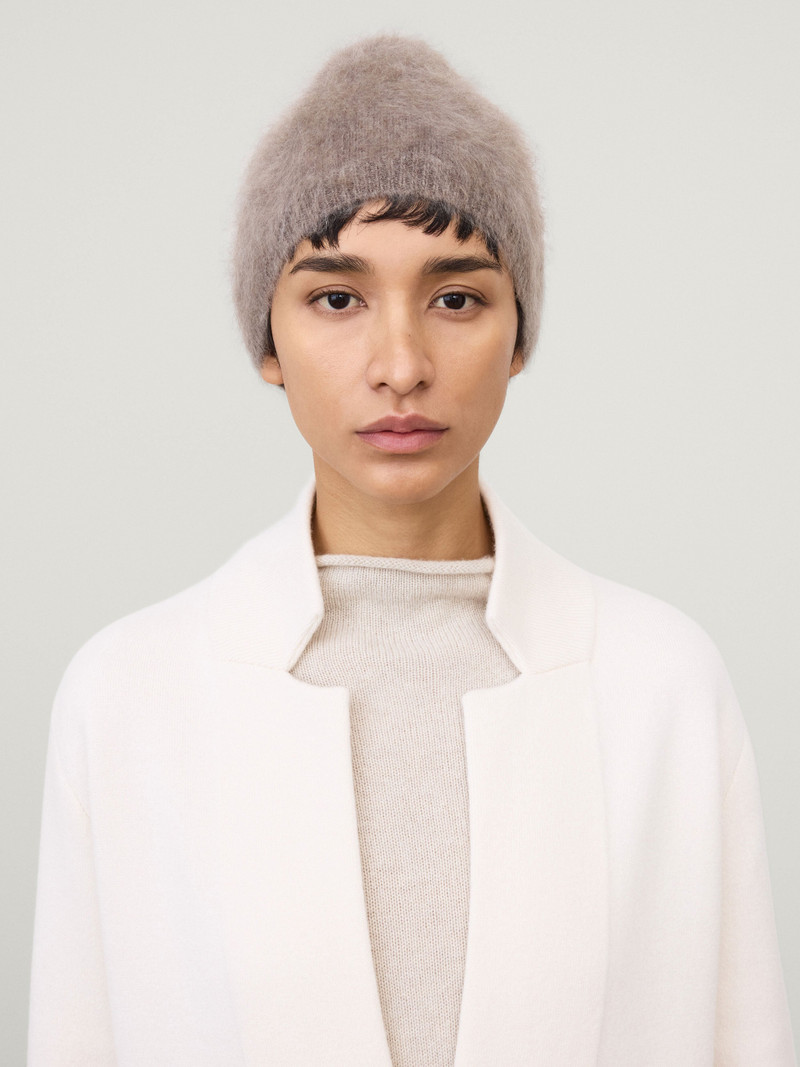 LISA YANG The Brushed Beanie outlook