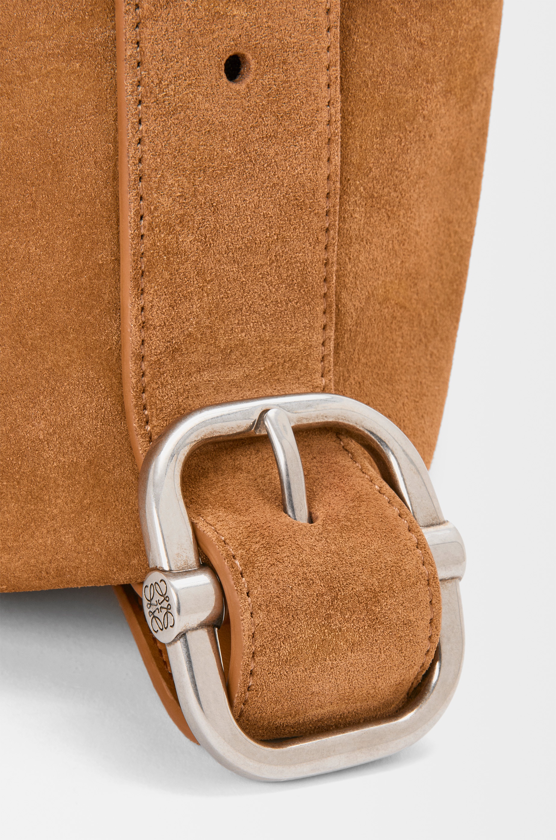Medium Loop bucket in suede calfskin - 8